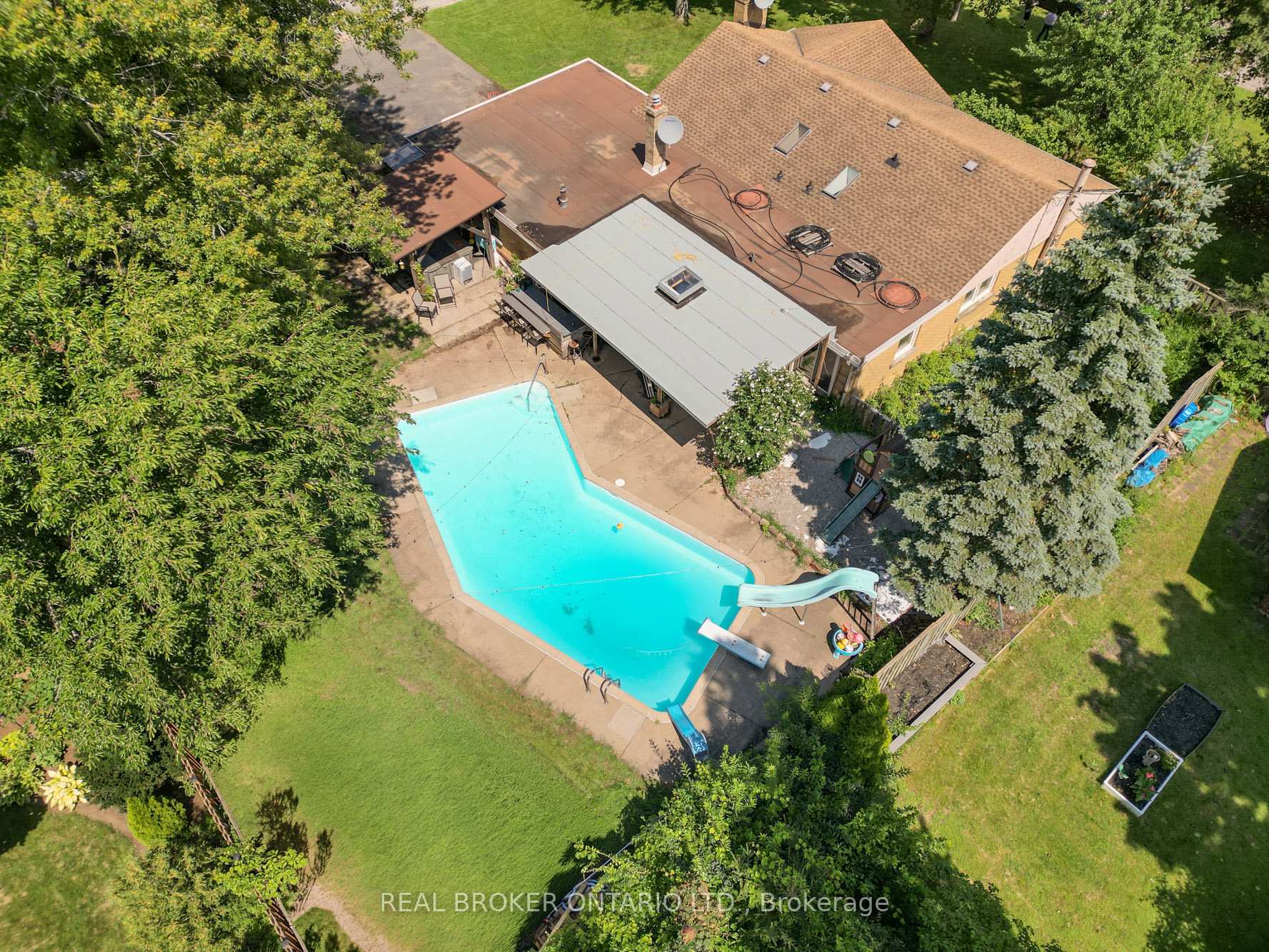 Photo 5 of 20 Alan Crescent, Pelham, Fonthill — HOMEH
