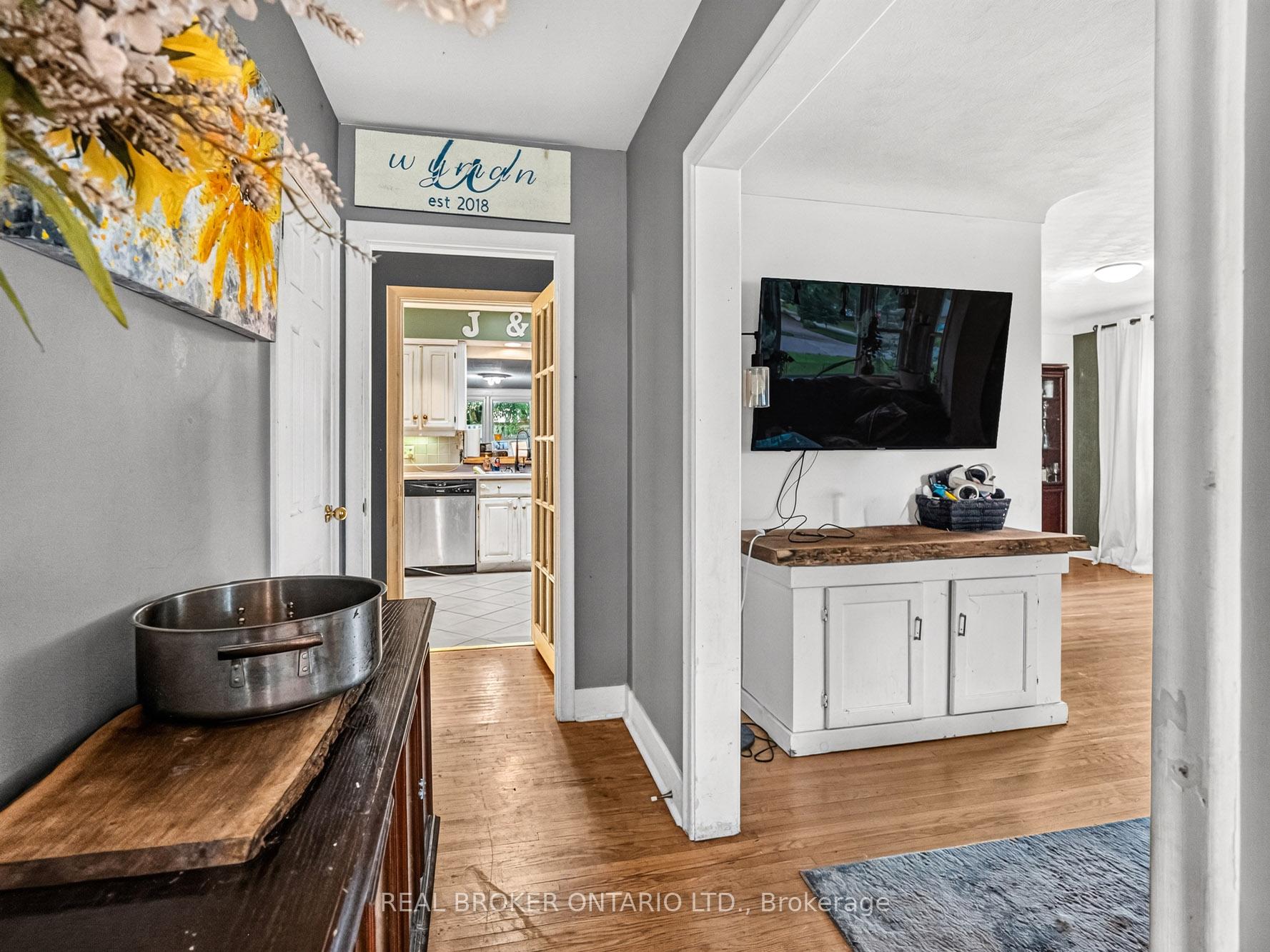 Photo 17 of 20 Alan Crescent, Pelham, Fonthill — HOMEH