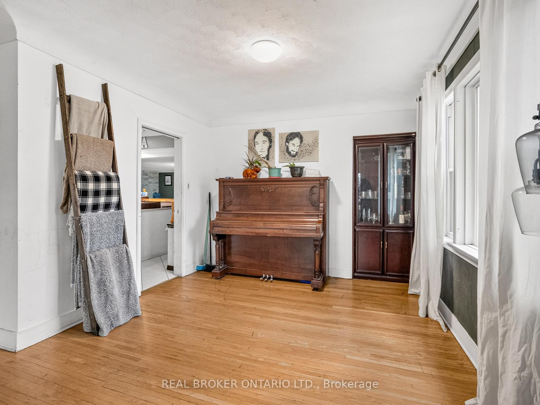 Photo 24 of 20 Alan Crescent, Pelham, Fonthill — HOMEH