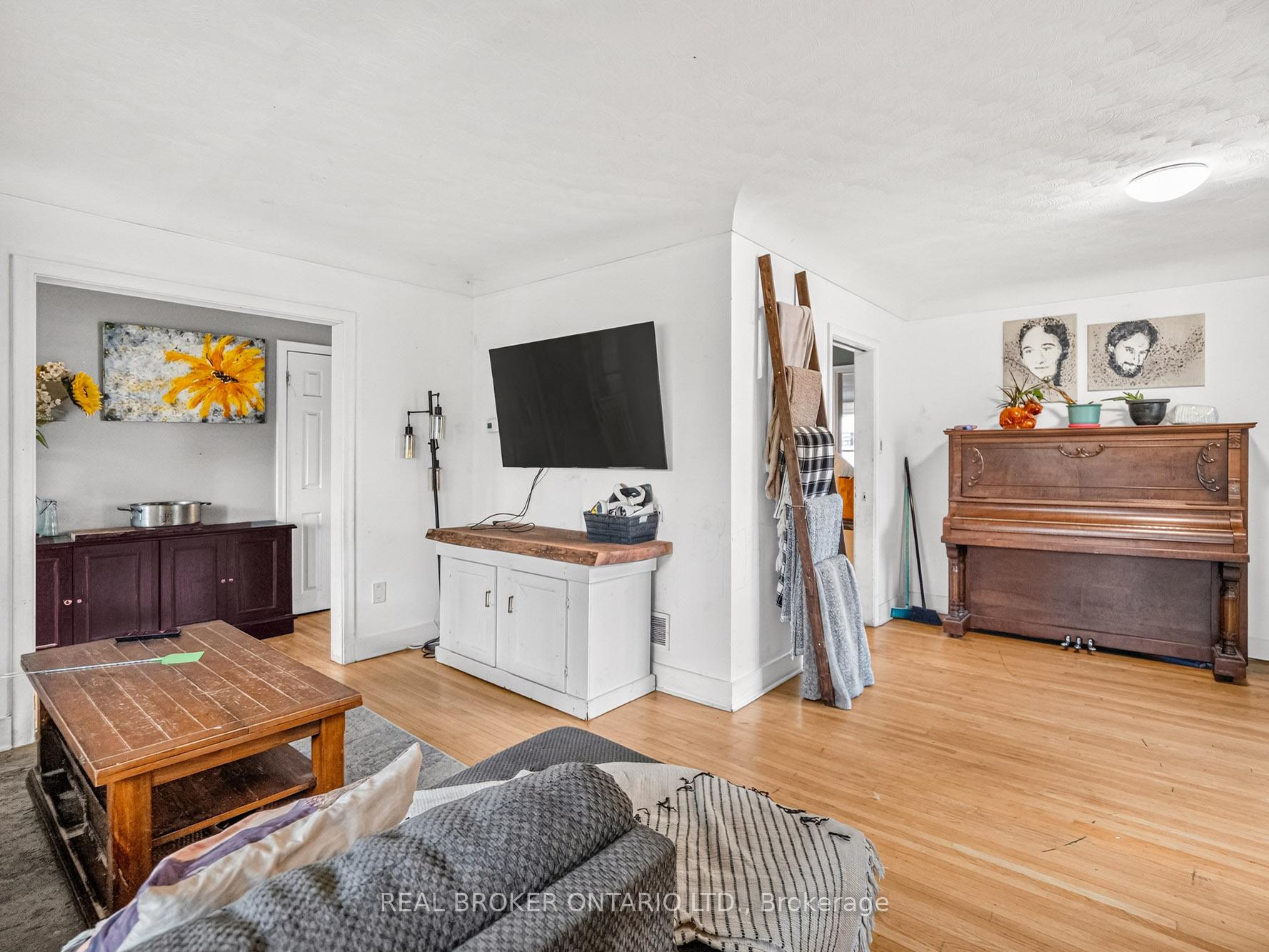Photo 34 of 20 Alan Crescent, Pelham, Fonthill — HOMEH
