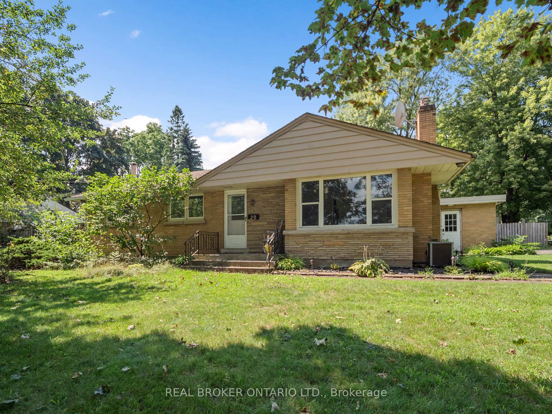 Photo 42 of 20 Alan Crescent, Pelham, Fonthill — HOMEH