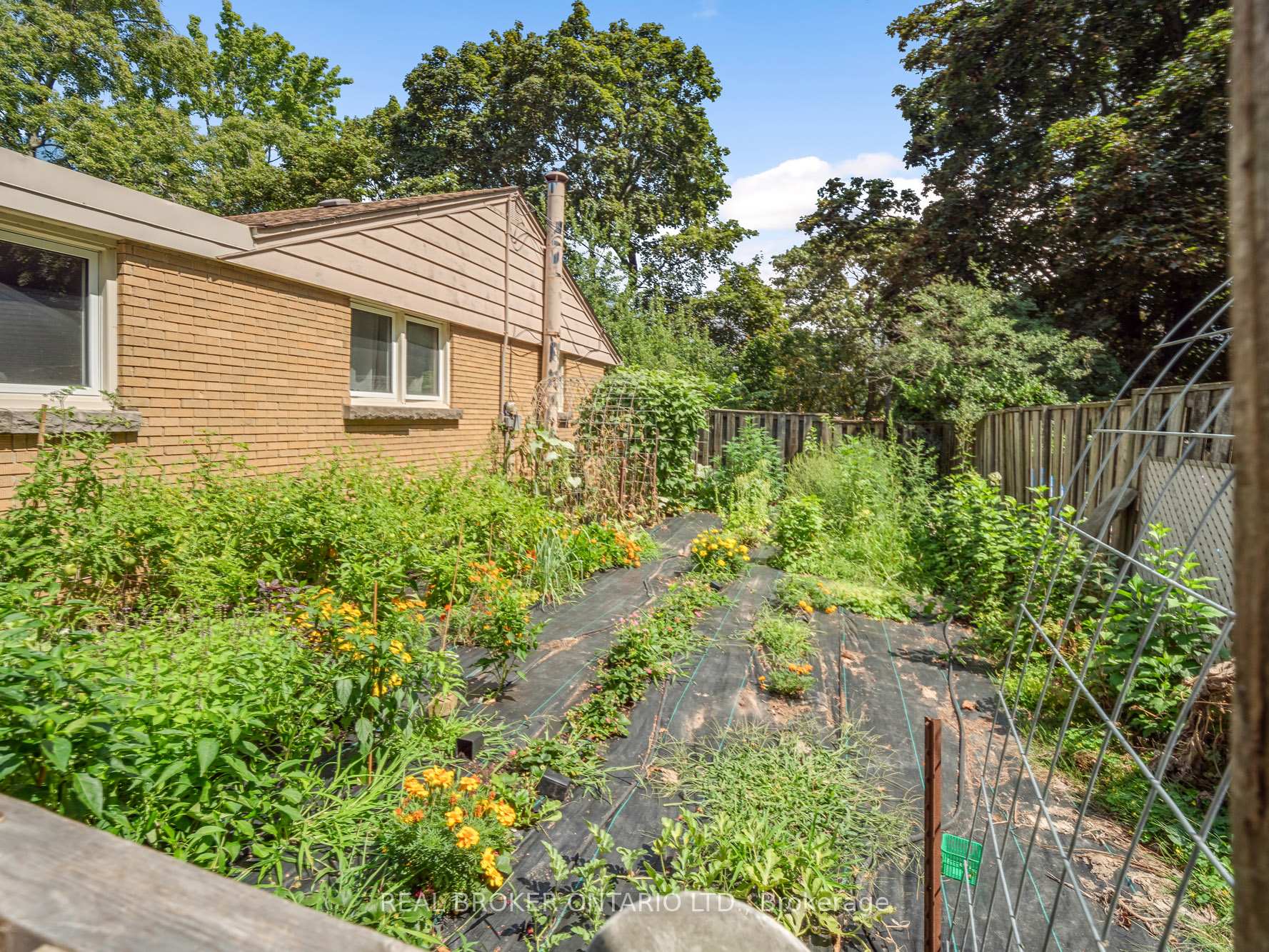 Photo 43 of 20 Alan Crescent, Pelham, Fonthill — HOMEH