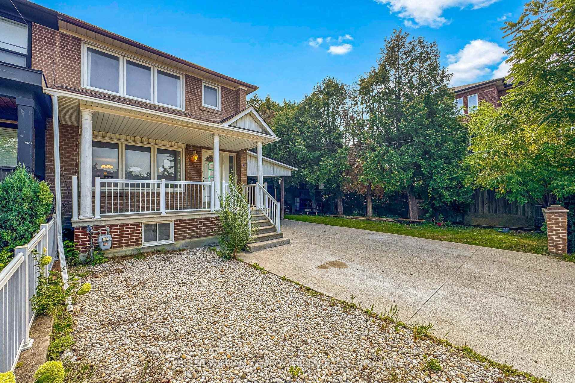 Photo 3 of 3 Hilldale Road, Toronto, Rockcliffe-Smythe — HOMEH