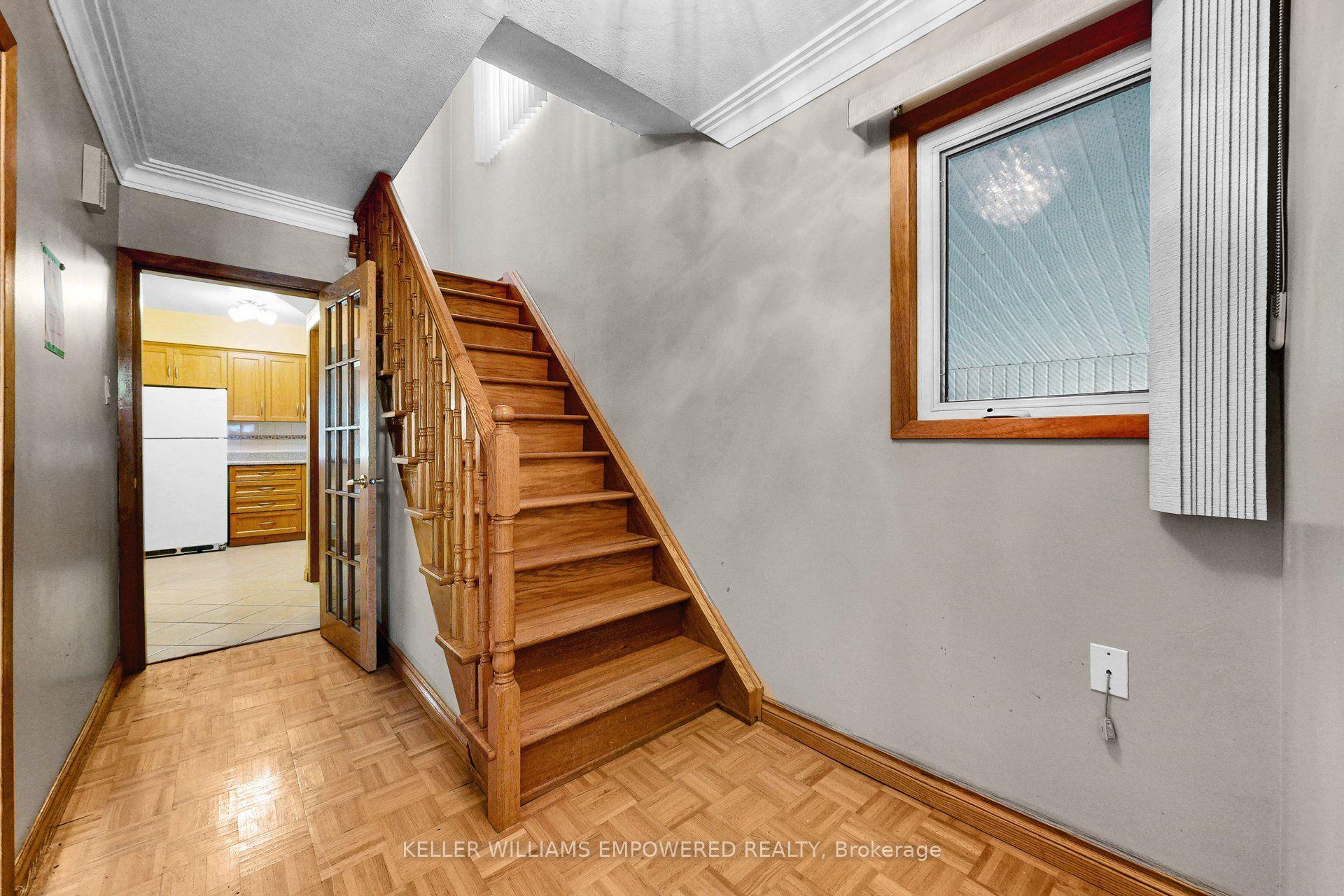 Photo 5 of 3 Hilldale Road, Toronto, Rockcliffe-Smythe — HOMEH