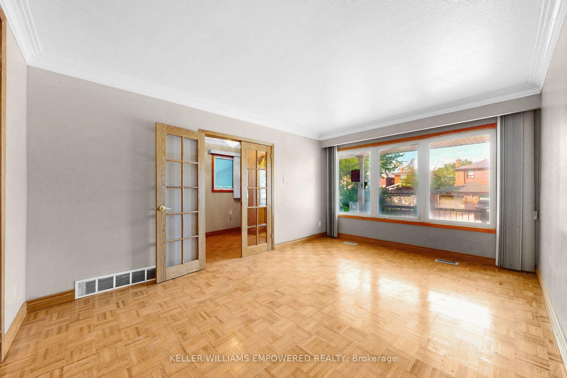 Photo 10 of 3 Hilldale Road, Toronto, Rockcliffe-Smythe — HOMEH