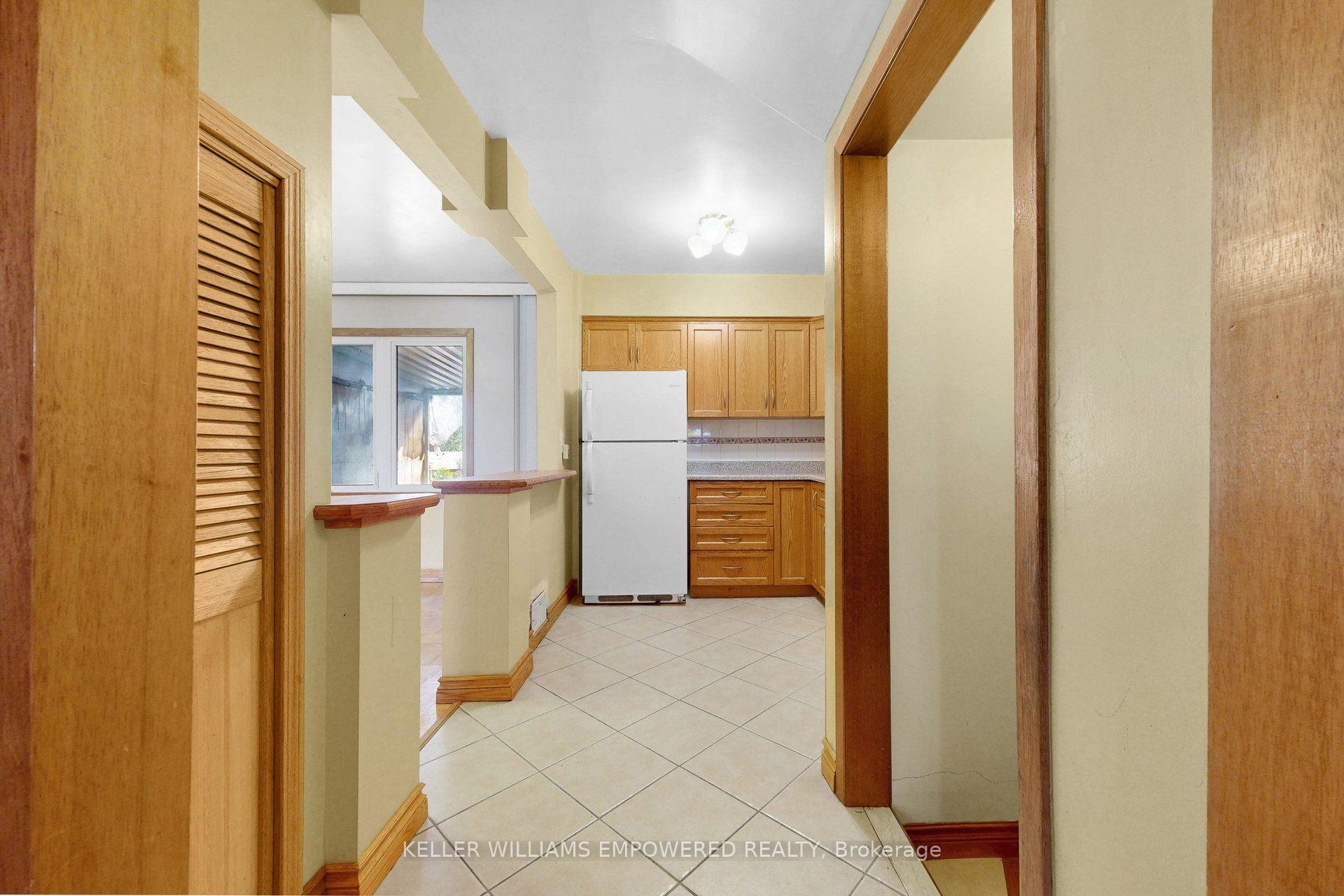 Photo 13 of 3 Hilldale Road, Toronto, Rockcliffe-Smythe — HOMEH