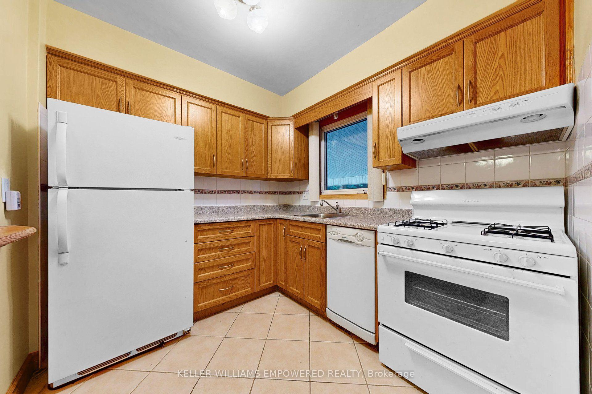 Photo 14 of 3 Hilldale Road, Toronto, Rockcliffe-Smythe — HOMEH