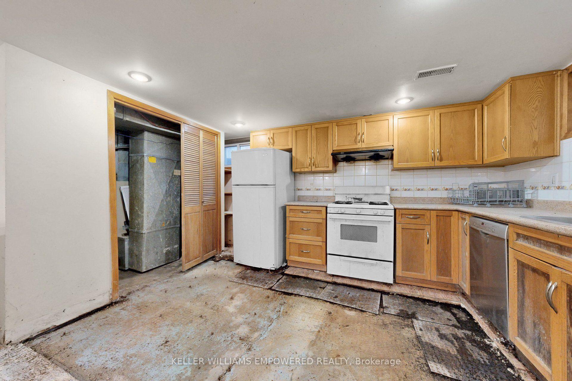 Photo 30 of 3 Hilldale Road, Toronto, Rockcliffe-Smythe — HOMEH