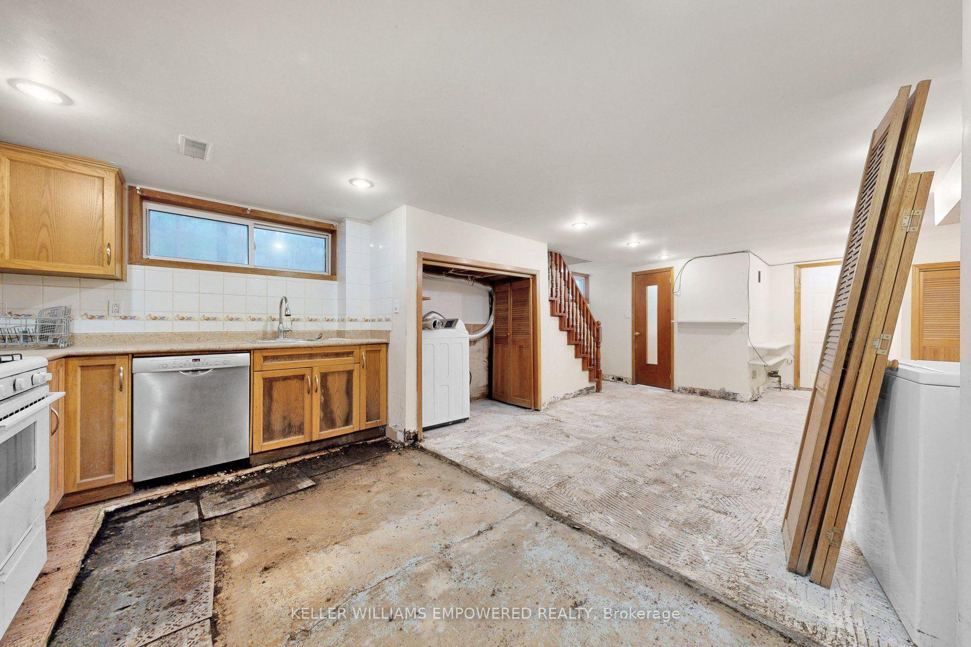 Photo 31 of 3 Hilldale Road, Toronto, Rockcliffe-Smythe — HOMEH