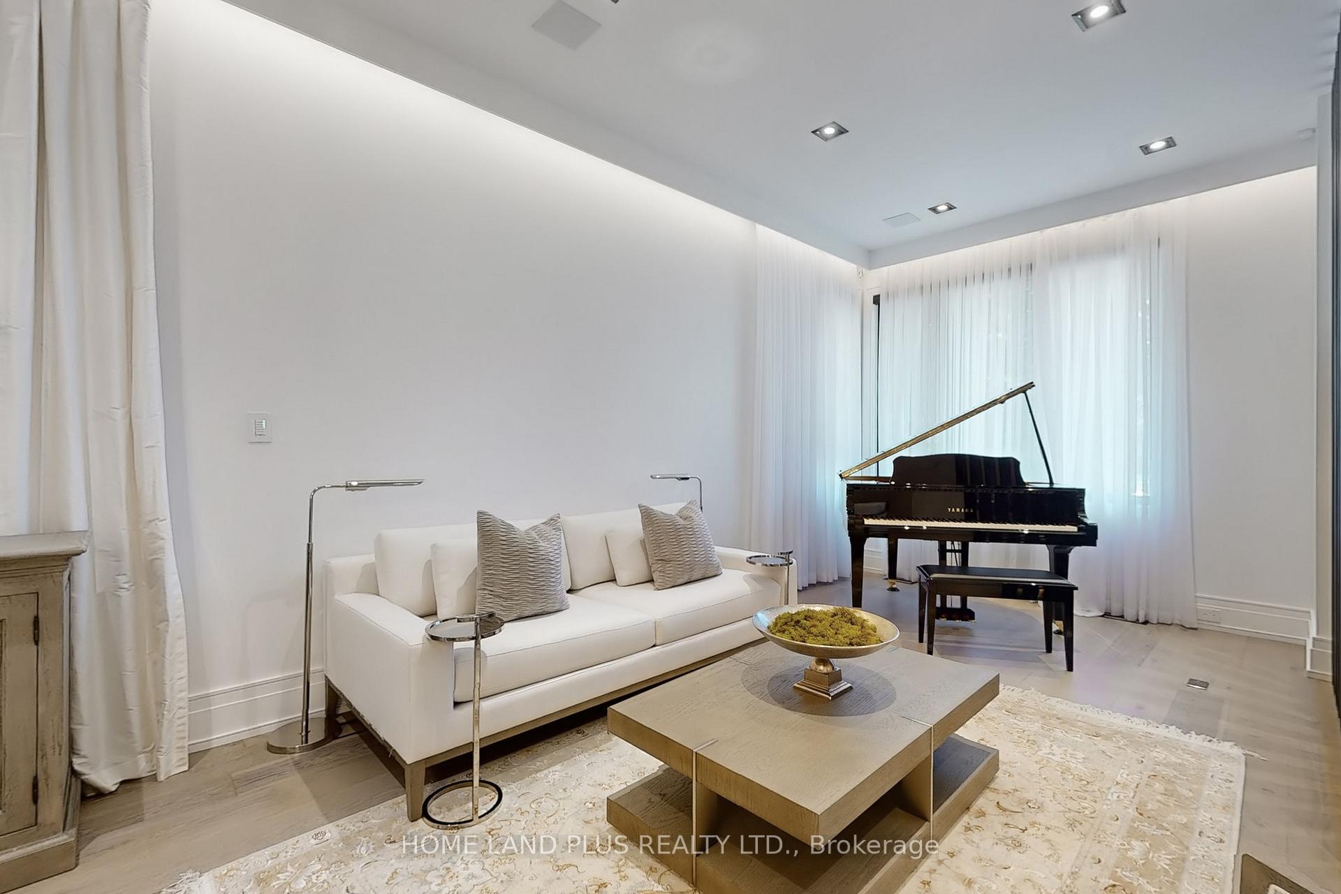 Photo 4 of 127 Ridley Boulevard, Toronto, Bedford Park-Nortown — HOMEH