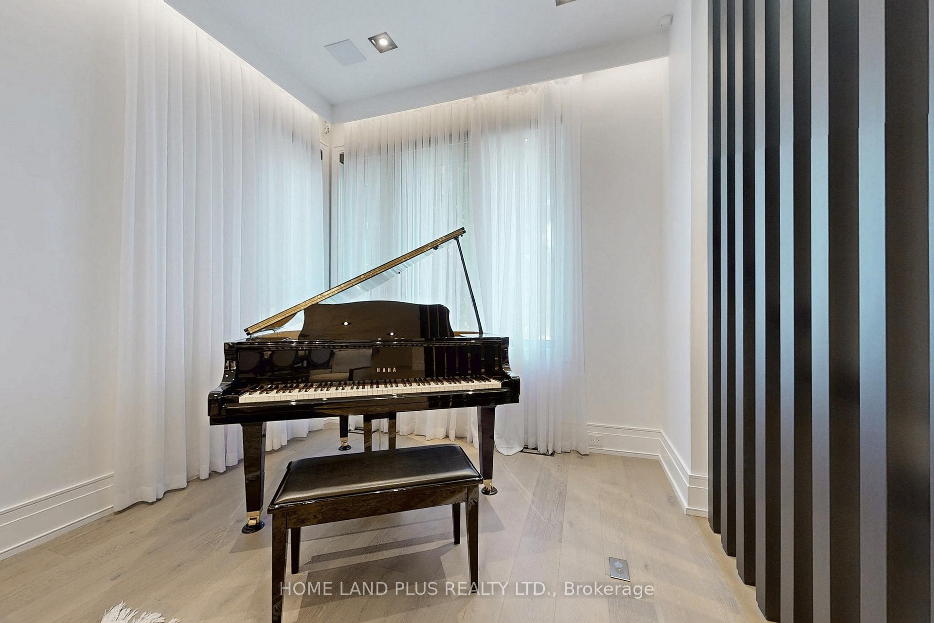 Photo 7 of 127 Ridley Boulevard, Toronto, Bedford Park-Nortown — HOMEH