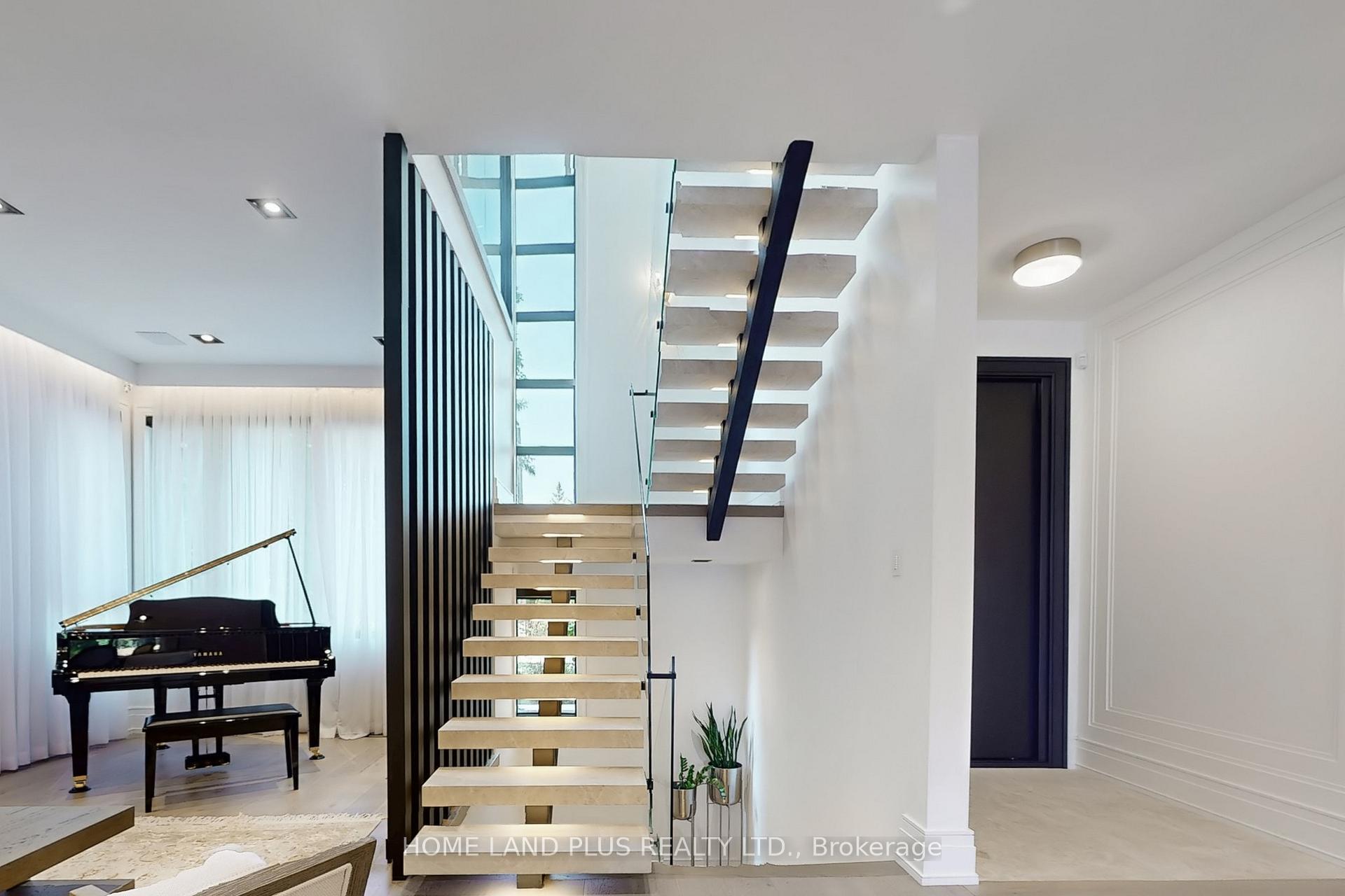 Photo 23 of 127 Ridley Boulevard, Toronto, Bedford Park-Nortown — HOMEH