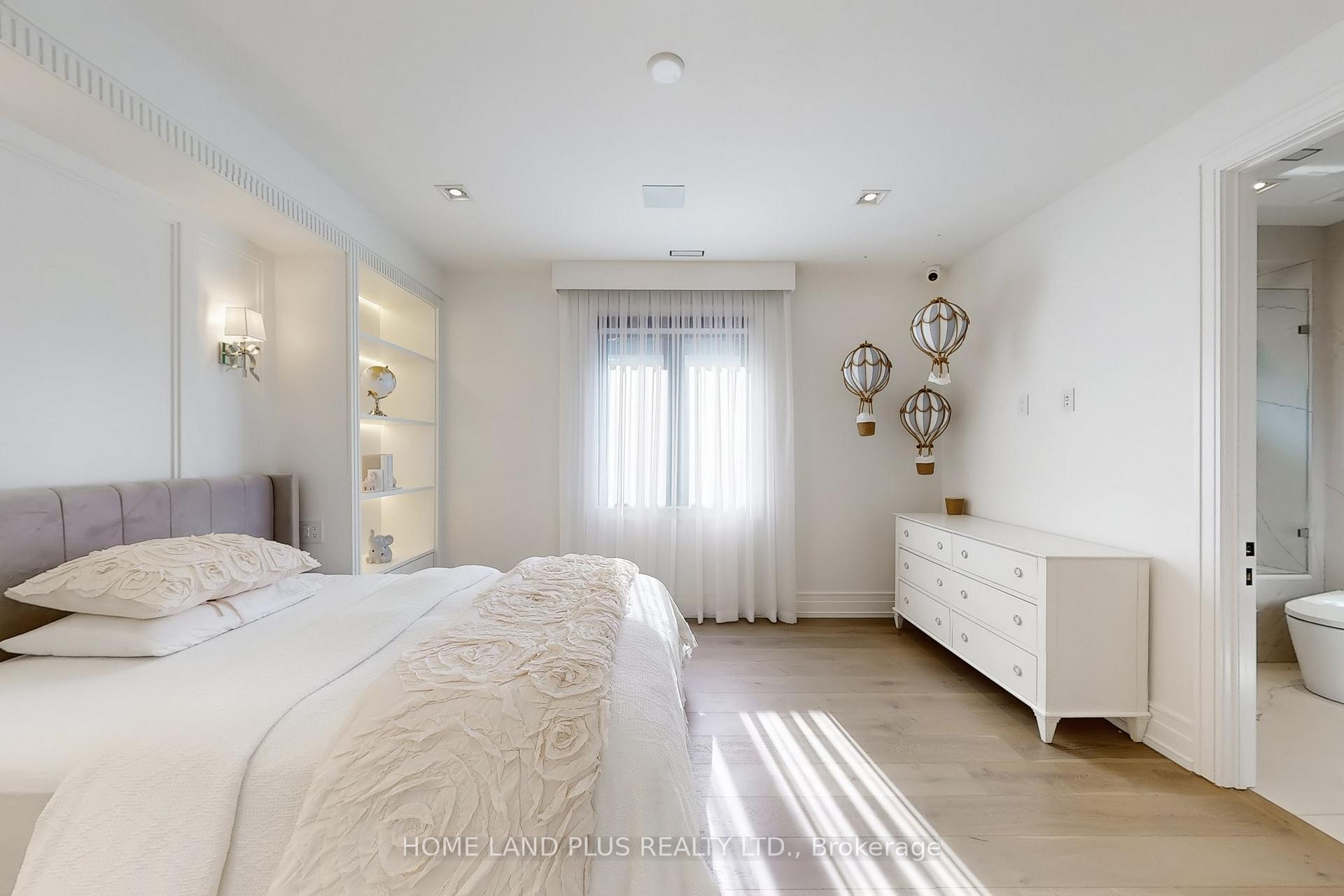Photo 39 of 127 Ridley Boulevard, Toronto, Bedford Park-Nortown — HOMEH