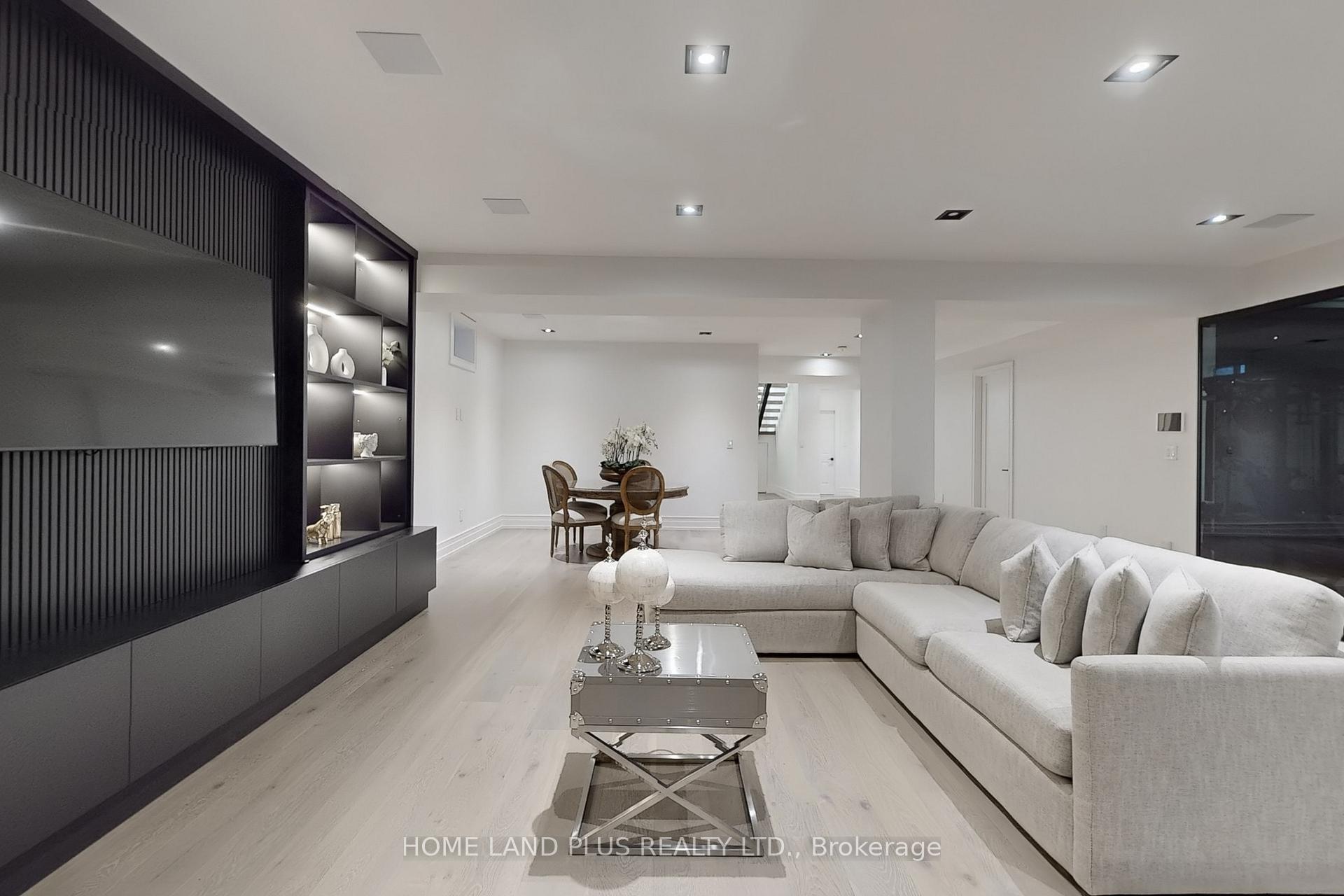 Photo 40 of 127 Ridley Boulevard, Toronto, Bedford Park-Nortown — HOMEH