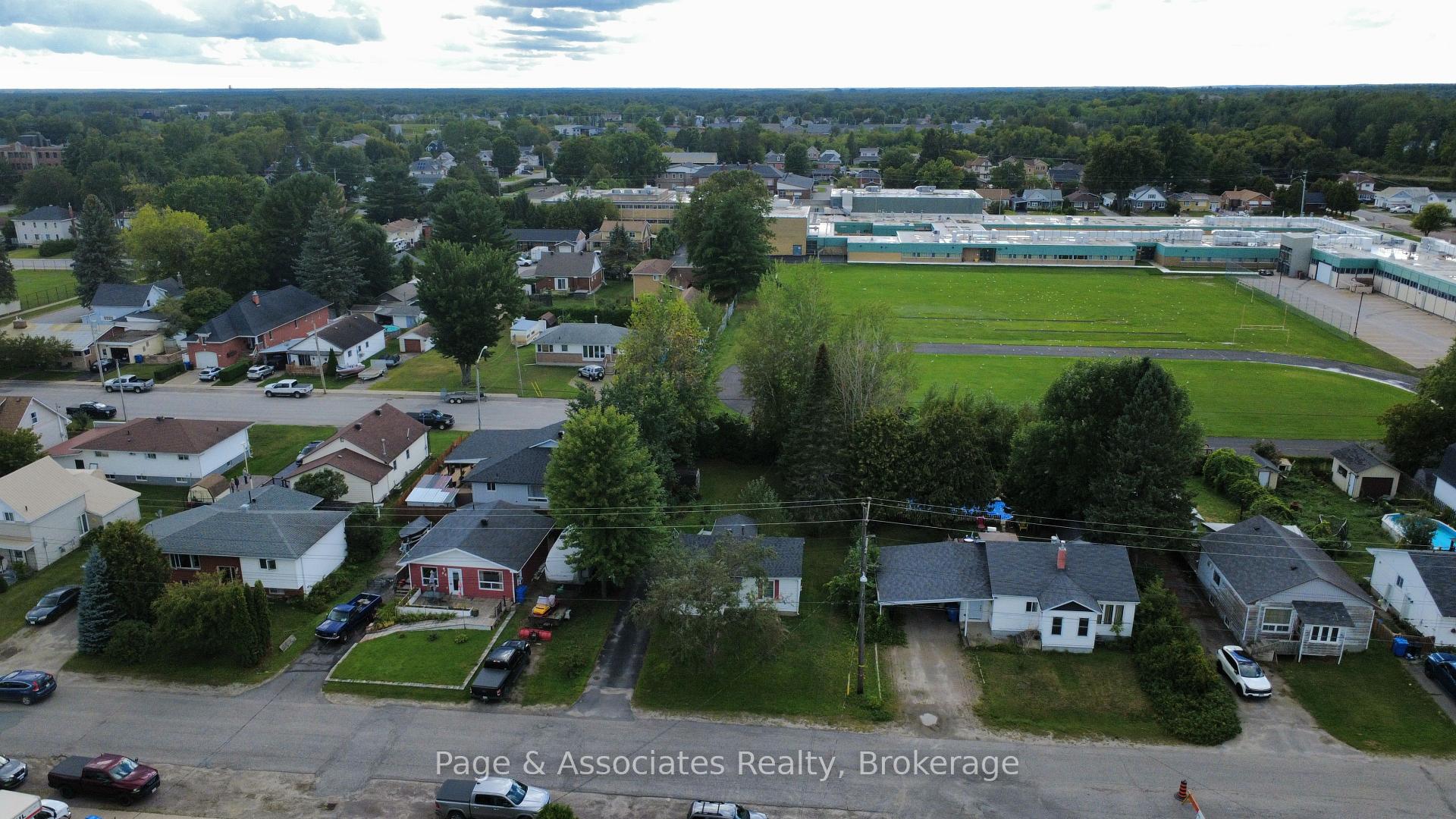 Photo 3 of 95 Nipissing Street, West Nipissing, Sturgeon Falls — HOMEH