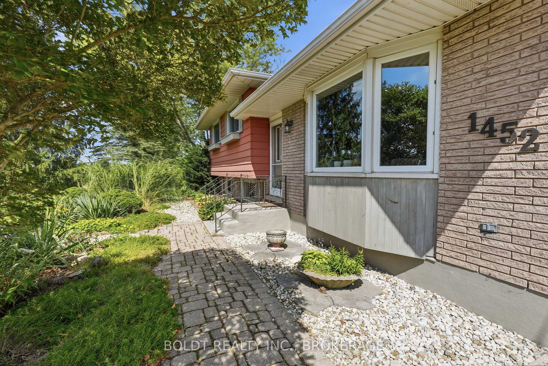 Photo 2 of 1452 Cataract Road, Thorold, Hurricane/Merrittville — HOMEH