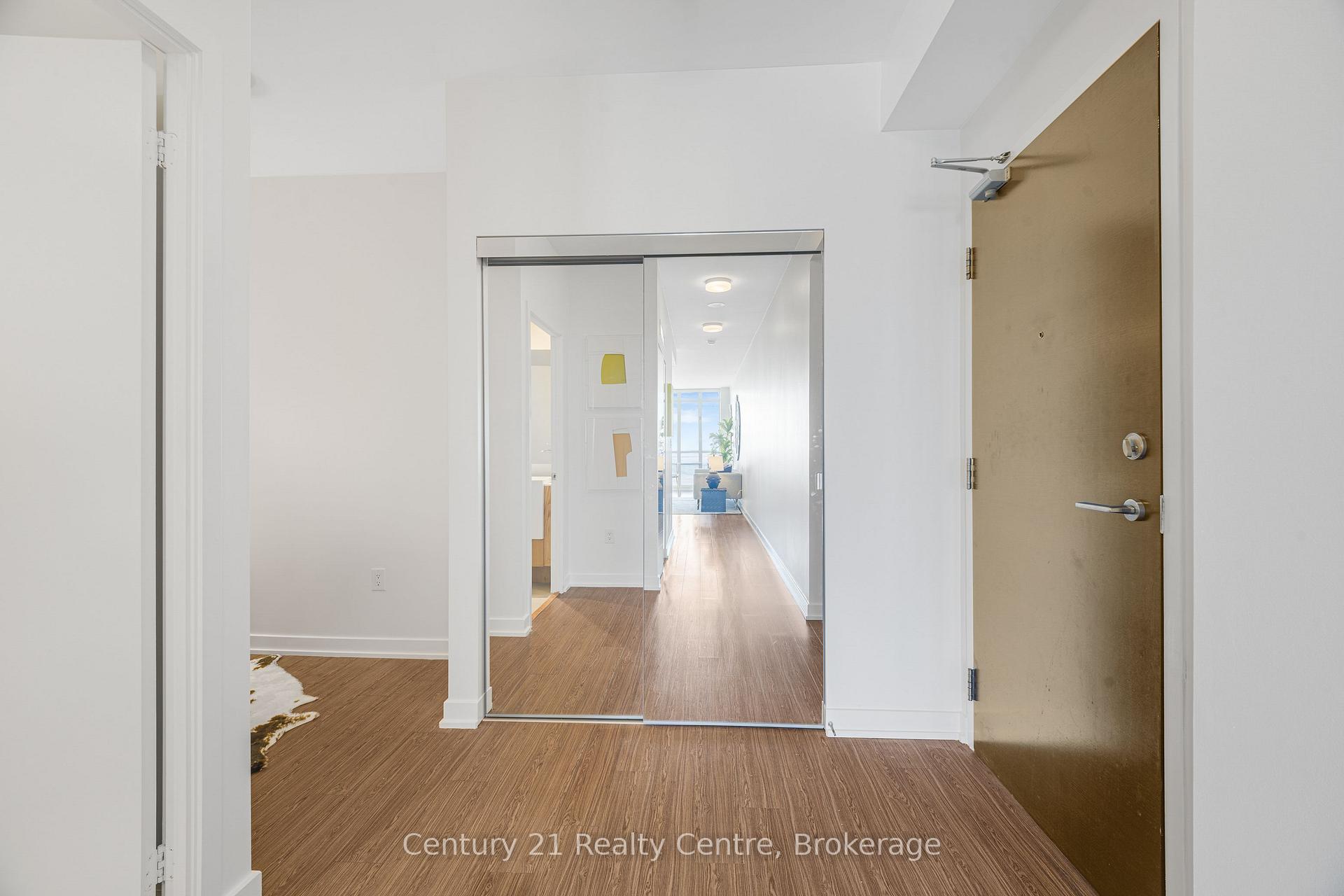 Photo 2 of Unit 3307, 21 Iceboat Terrace, Toronto, Waterfront Communities — HOMEH