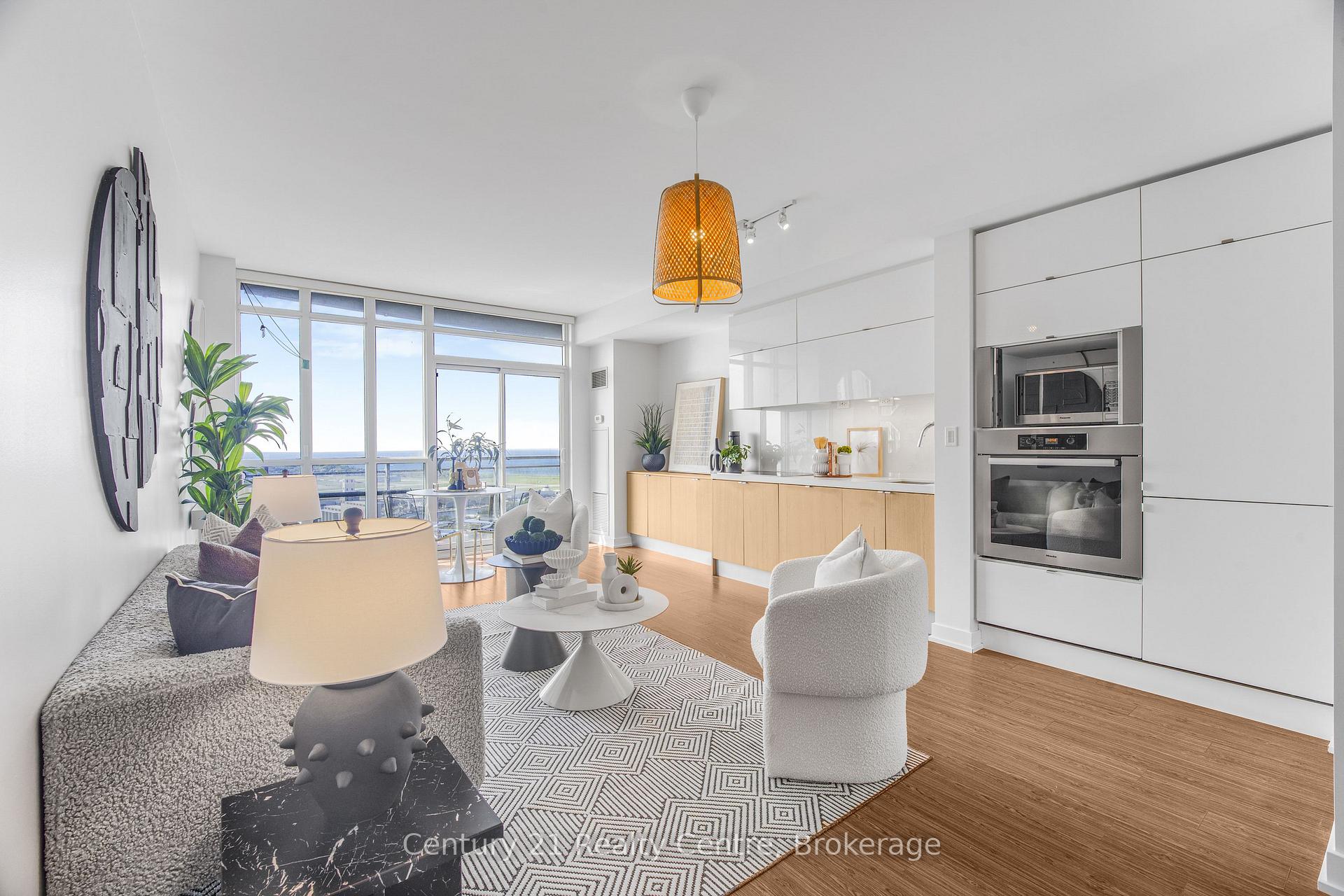 Photo 4 of Unit 3307, 21 Iceboat Terrace, Toronto, Waterfront Communities — HOMEH