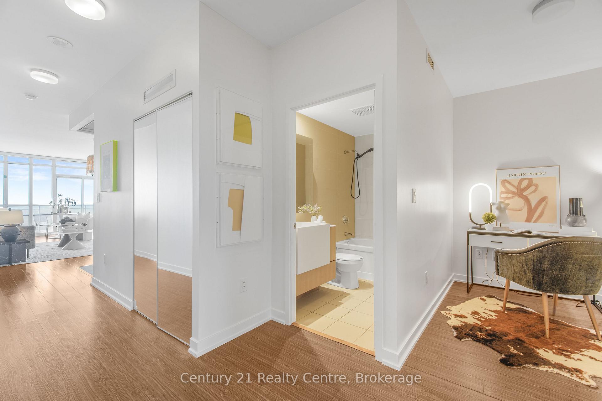 Photo 5 of Unit 3307, 21 Iceboat Terrace, Toronto, Waterfront Communities — HOMEH