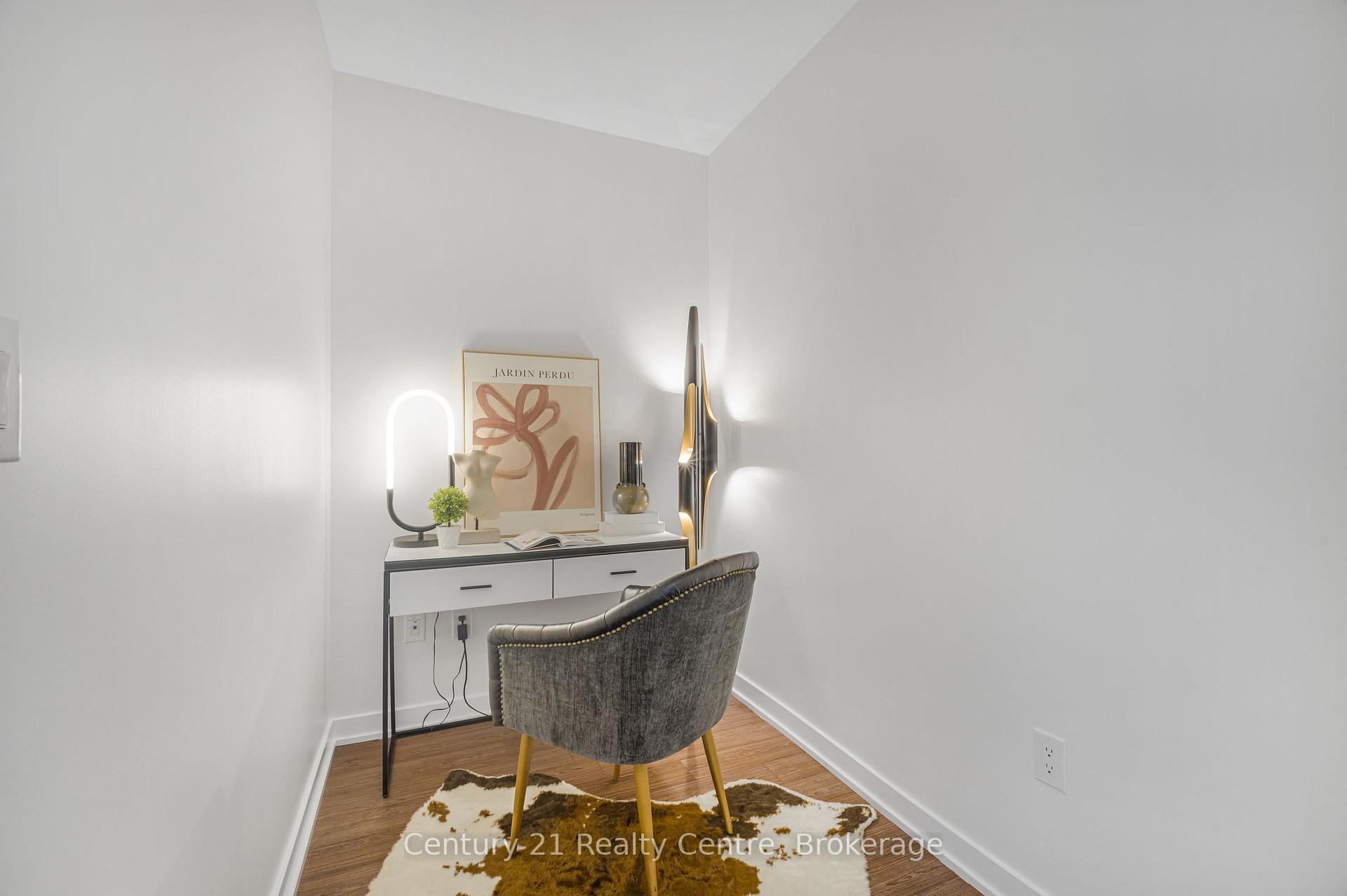 Photo 6 of Unit 3307, 21 Iceboat Terrace, Toronto, Waterfront Communities — HOMEH