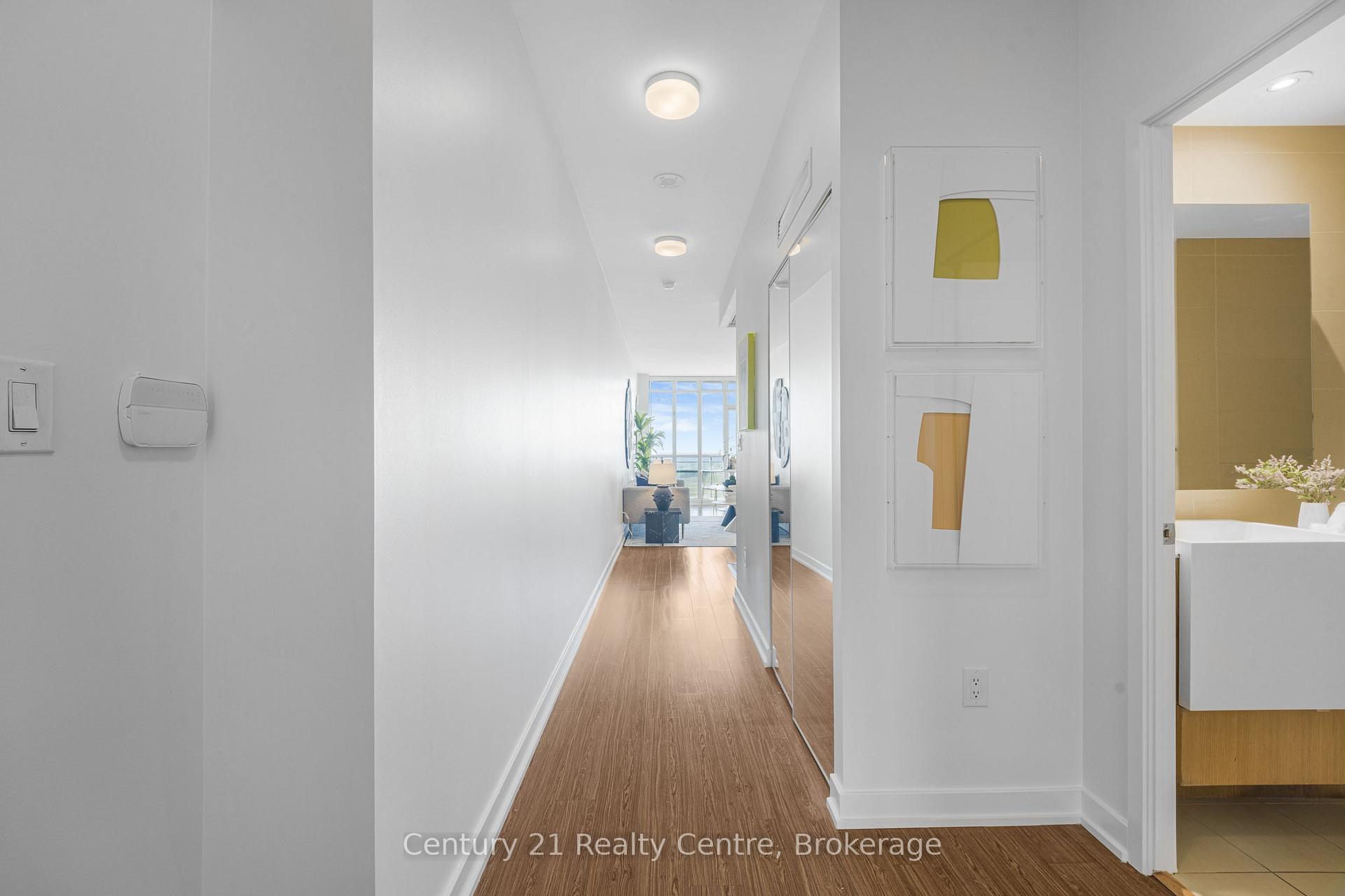 Photo 8 of Unit 3307, 21 Iceboat Terrace, Toronto, Waterfront Communities — HOMEH