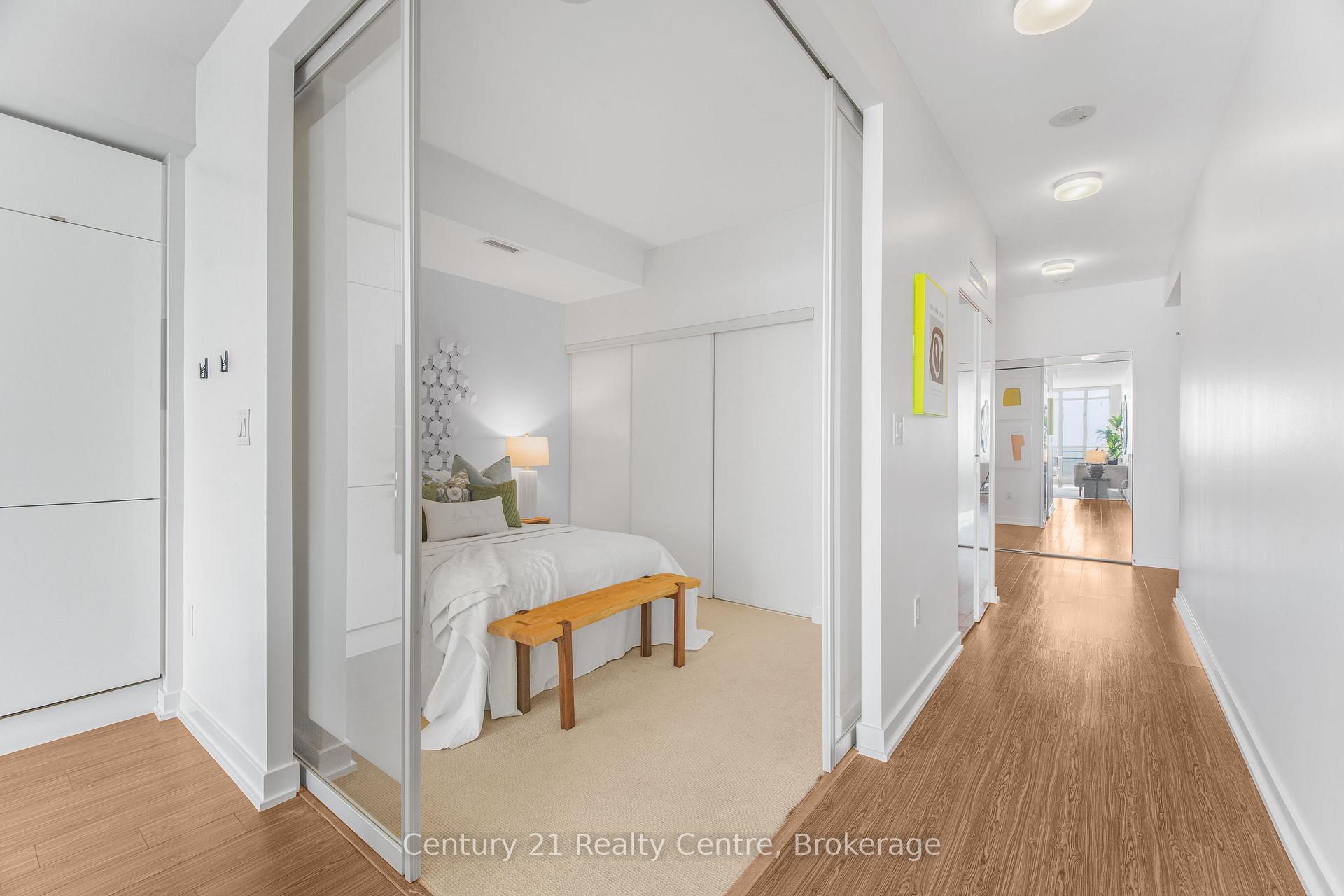 Photo 9 of Unit 3307, 21 Iceboat Terrace, Toronto, Waterfront Communities — HOMEH