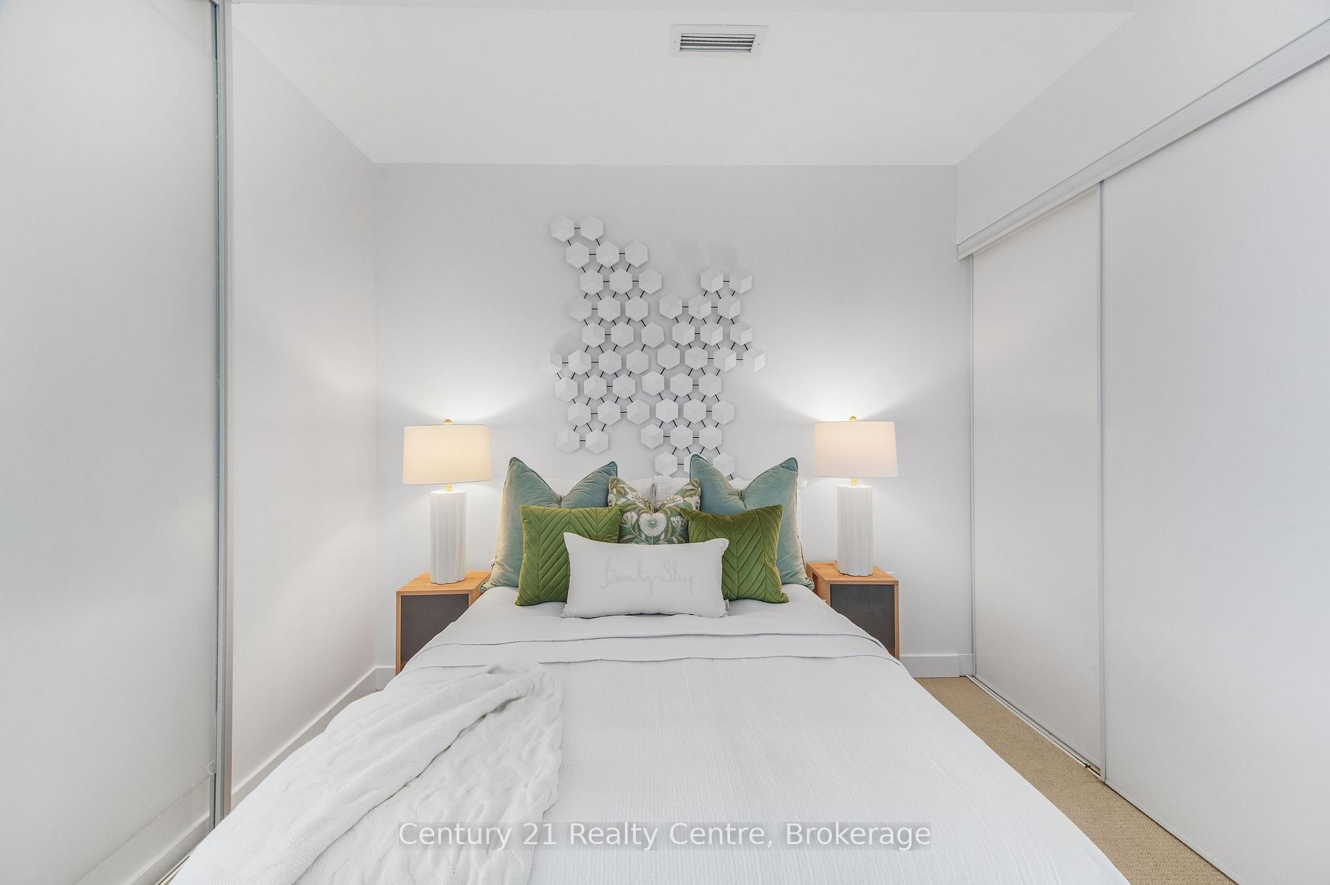 Photo 11 of Unit 3307, 21 Iceboat Terrace, Toronto, Waterfront Communities — HOMEH