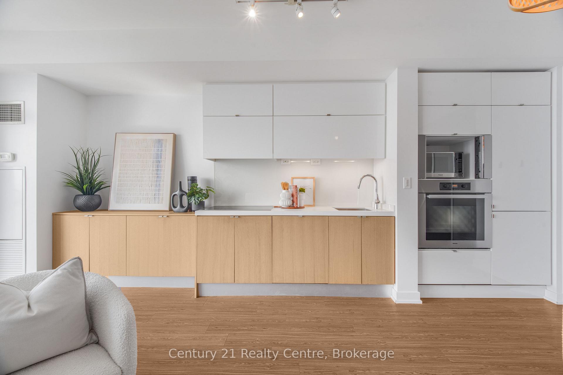 Photo 16 of Unit 3307, 21 Iceboat Terrace, Toronto, Waterfront Communities — HOMEH