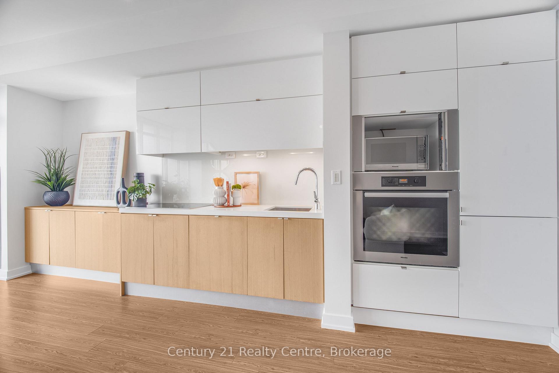 Photo 17 of Unit 3307, 21 Iceboat Terrace, Toronto, Waterfront Communities — HOMEH