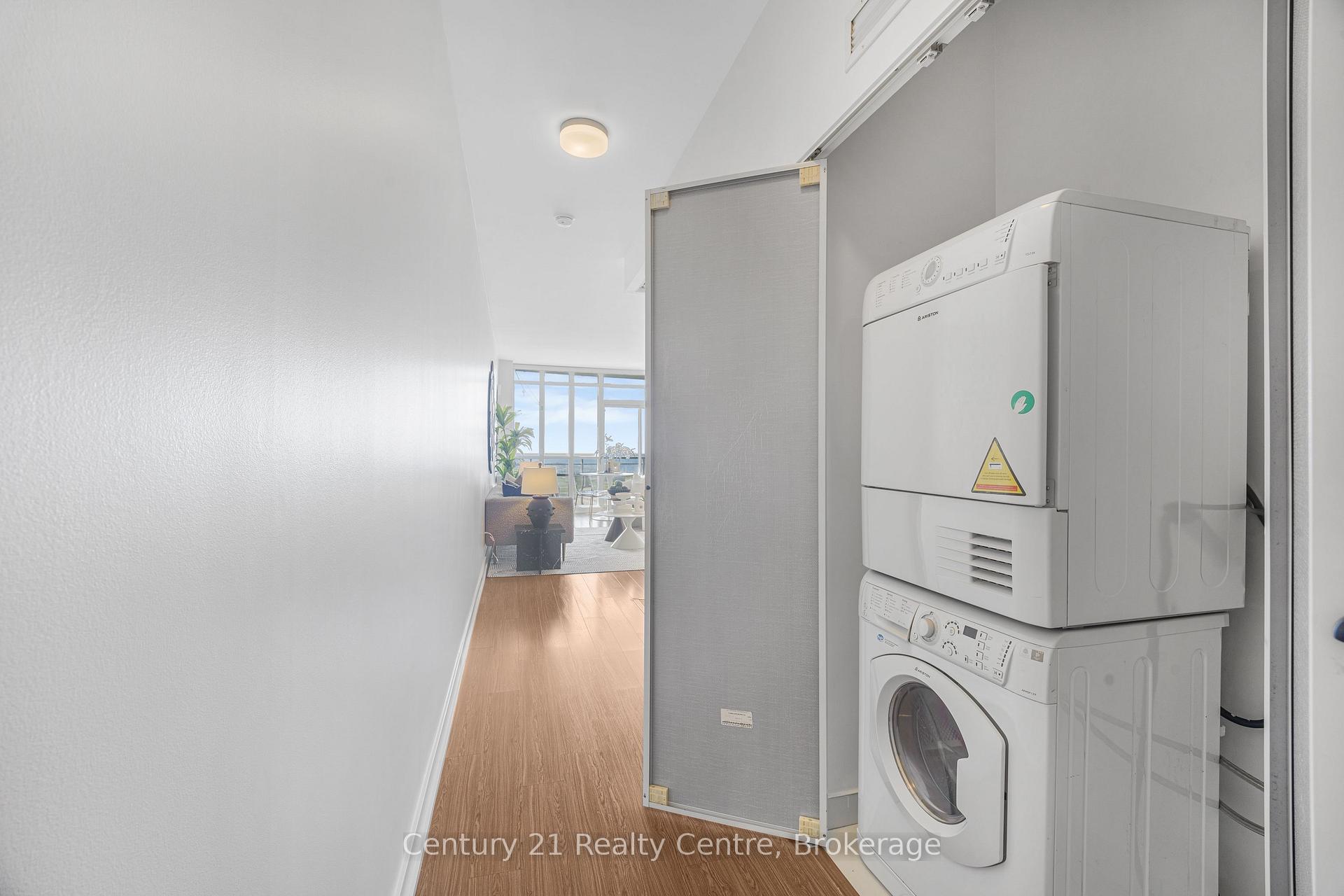 Photo 21 of Unit 3307, 21 Iceboat Terrace, Toronto, Waterfront Communities — HOMEH