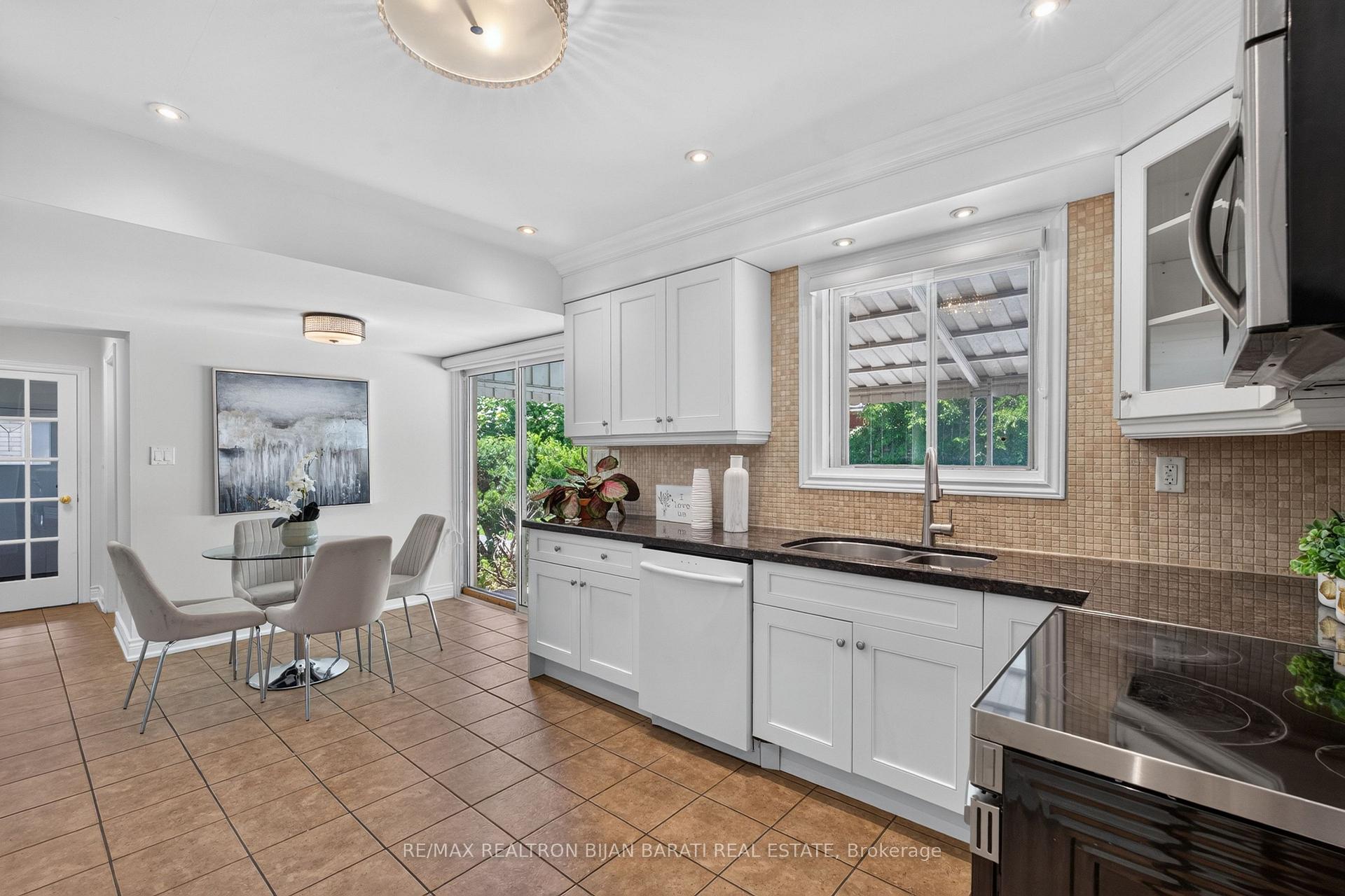 Photo 11 of 215 Grandview Avenue, Markham, Grandview — HOMEH