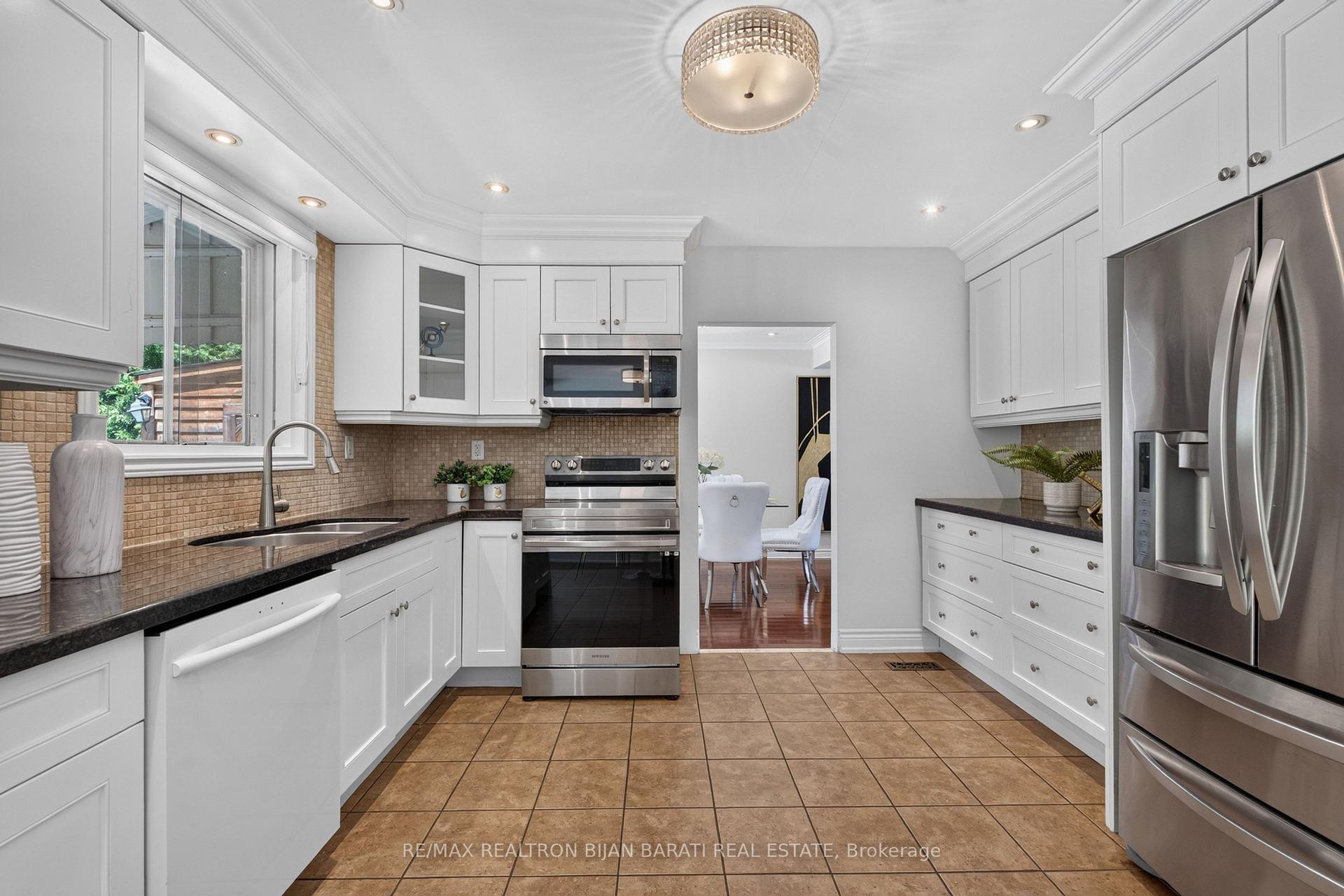 Photo 13 of 215 Grandview Avenue, Markham, Grandview — HOMEH