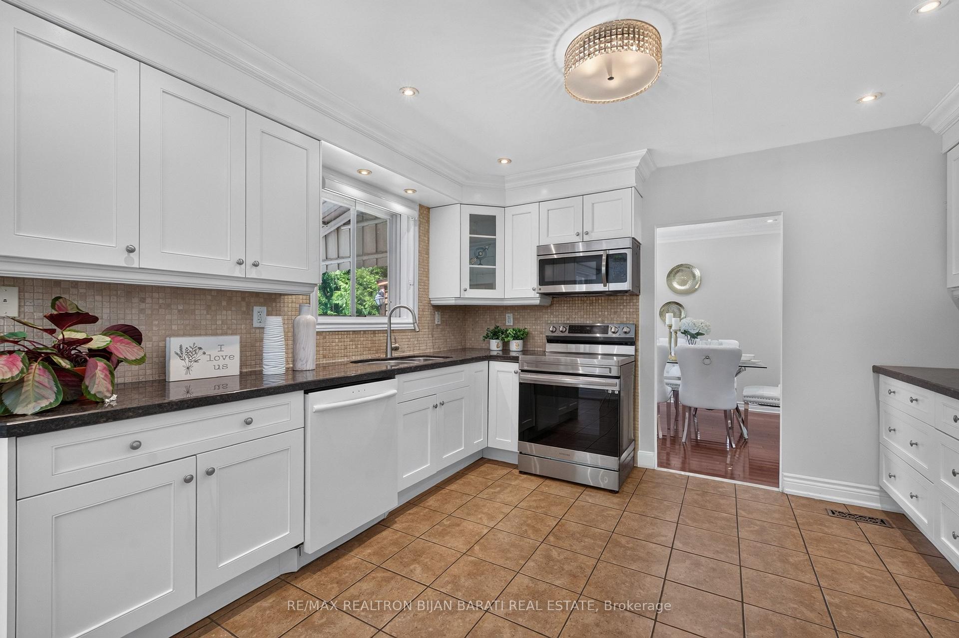 Photo 17 of 215 Grandview Avenue, Markham, Grandview — HOMEH