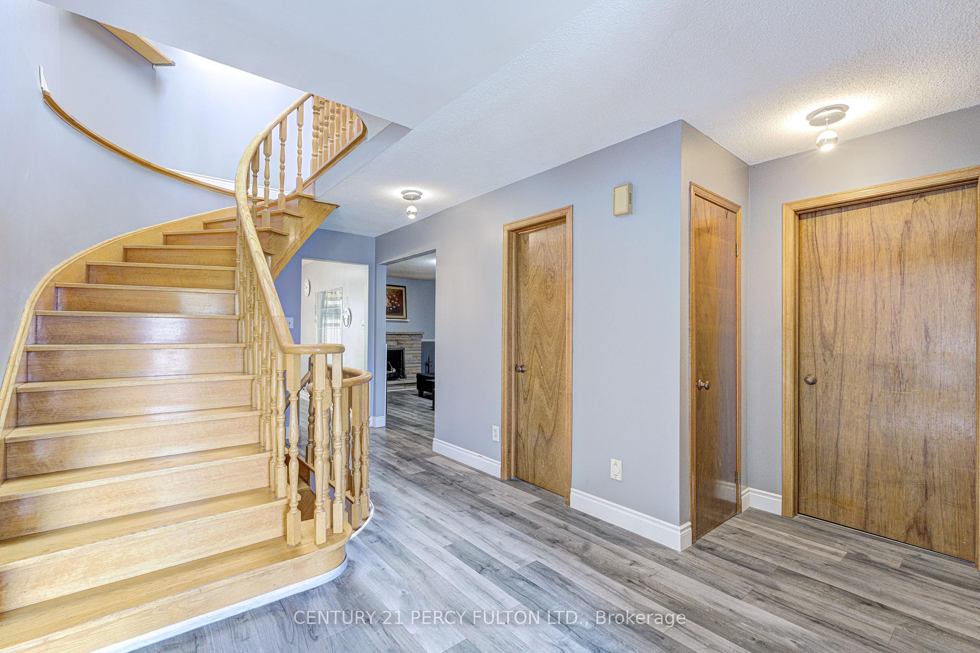 Photo 2 of 1042 Wetherby Lane, Mississauga, Rathwood — HOMEH