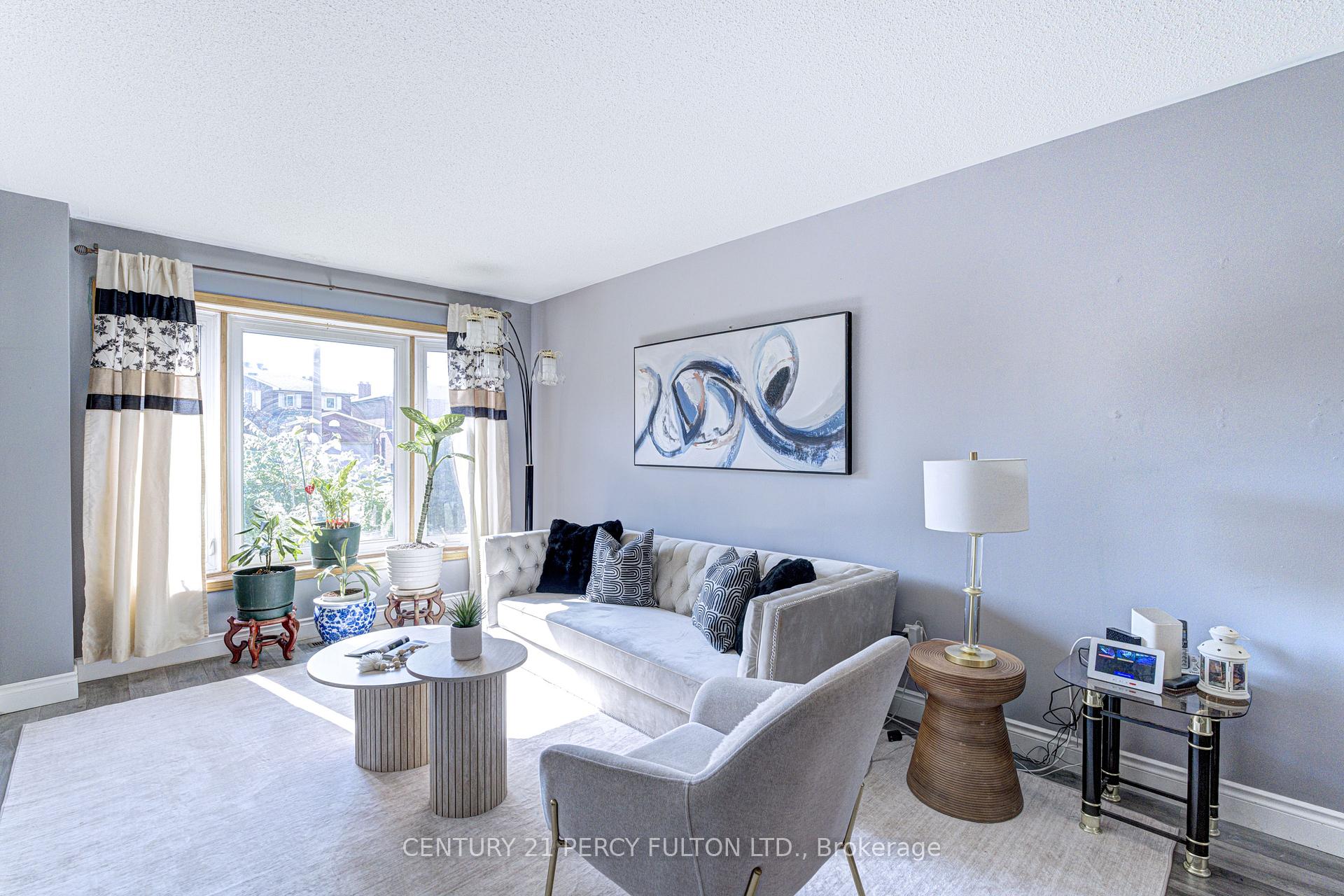 Photo 3 of 1042 Wetherby Lane, Mississauga, Rathwood — HOMEH