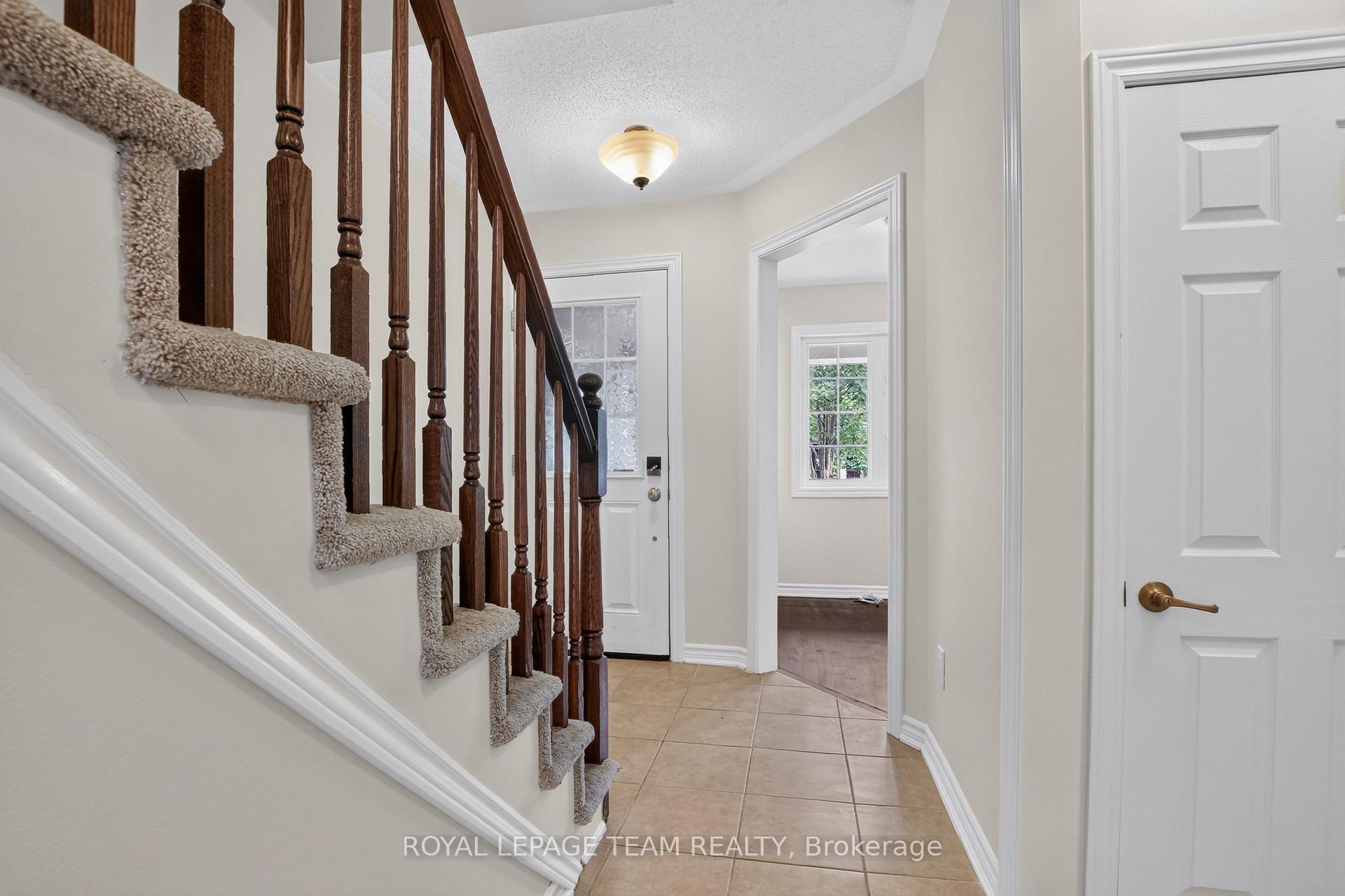 Photo 4 of 217 Conifer Creek Circle, Ottawa, Kanata - Emerald Meadows/Trailwest — HOMEH