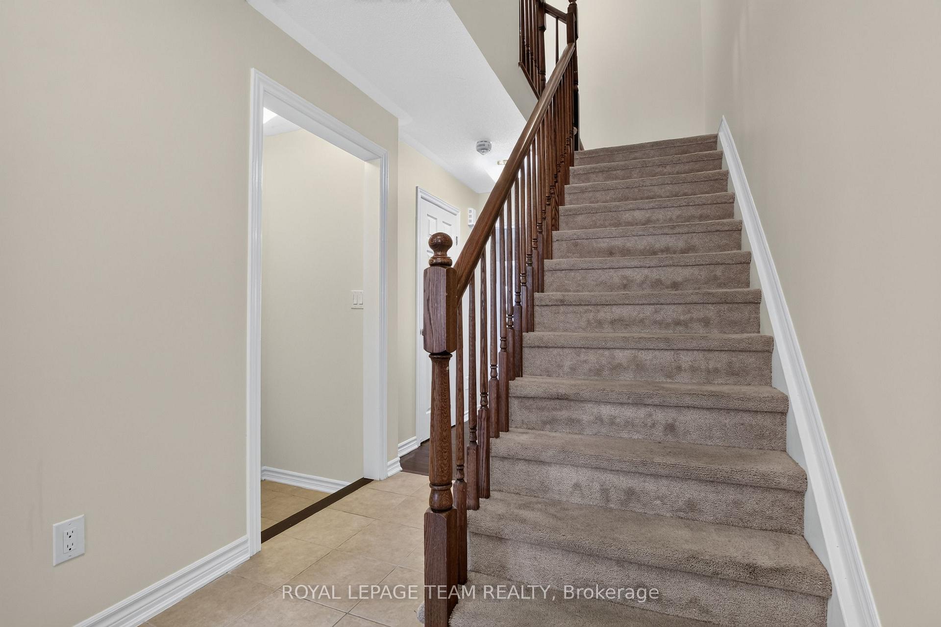 Photo 5 of 217 Conifer Creek Circle, Ottawa, Kanata - Emerald Meadows/Trailwest — HOMEH