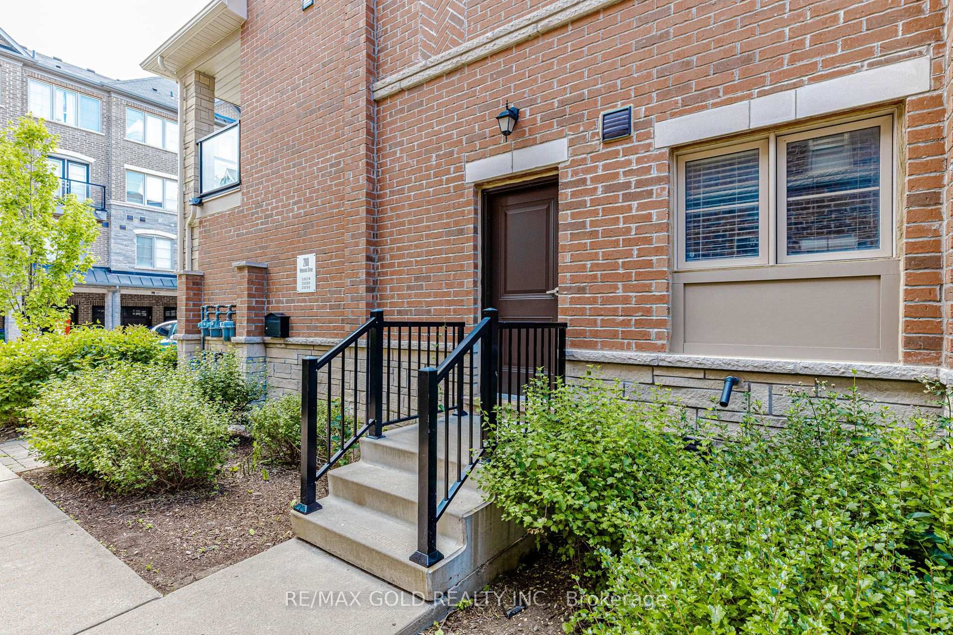 Photo 4 of Unit # 40, 200 Veterans Drive, Brampton, Northwest Brampton — HOMEH