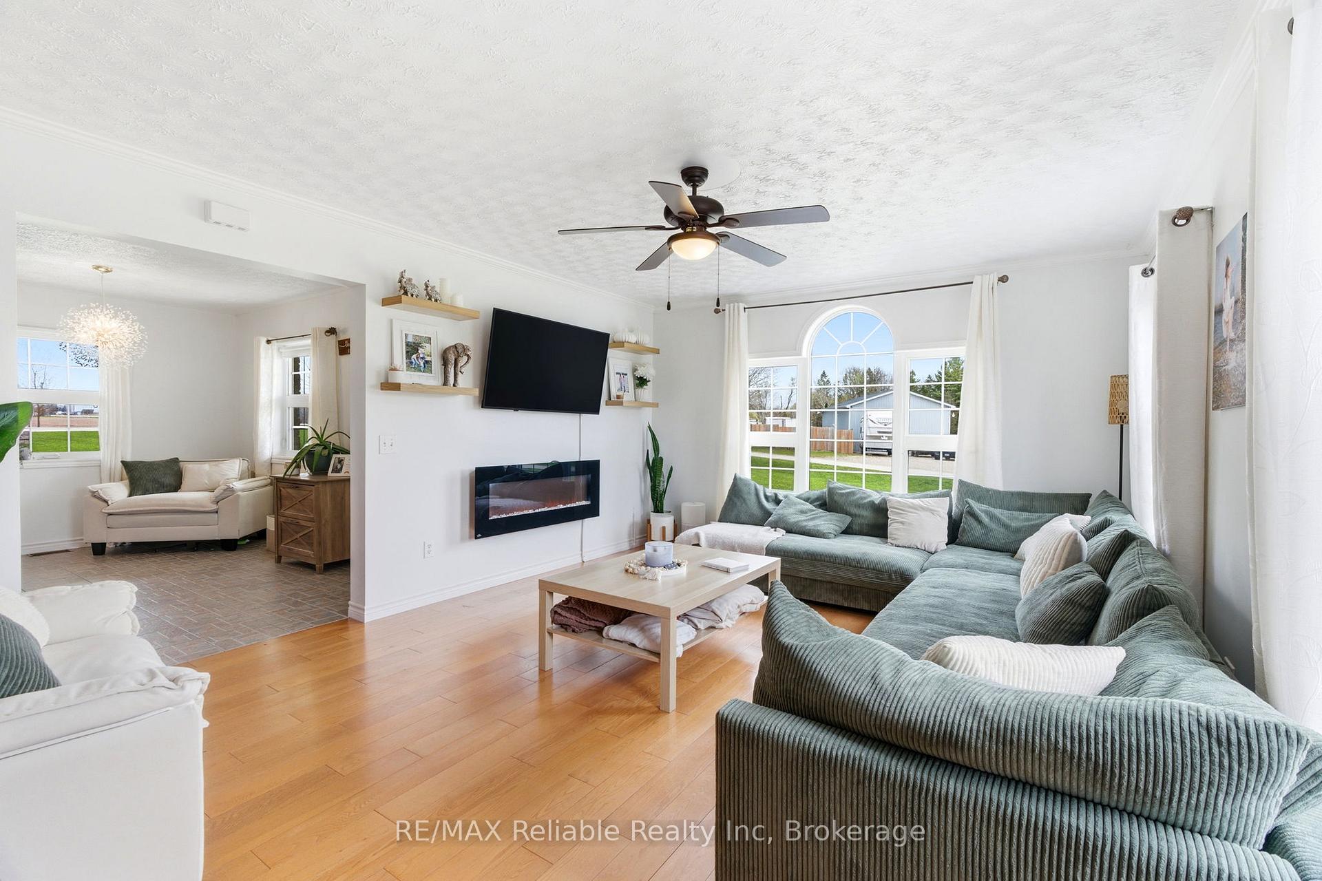 Photo 11 of 69 Queen Street, Morris Turnberry, Bluevale — HOMEH