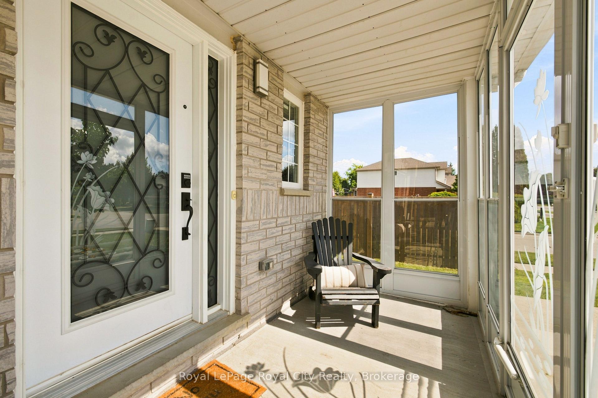 Photo 4 of 452 Millburn Boulevard, Centre Wellington, Fergus — HOMEH