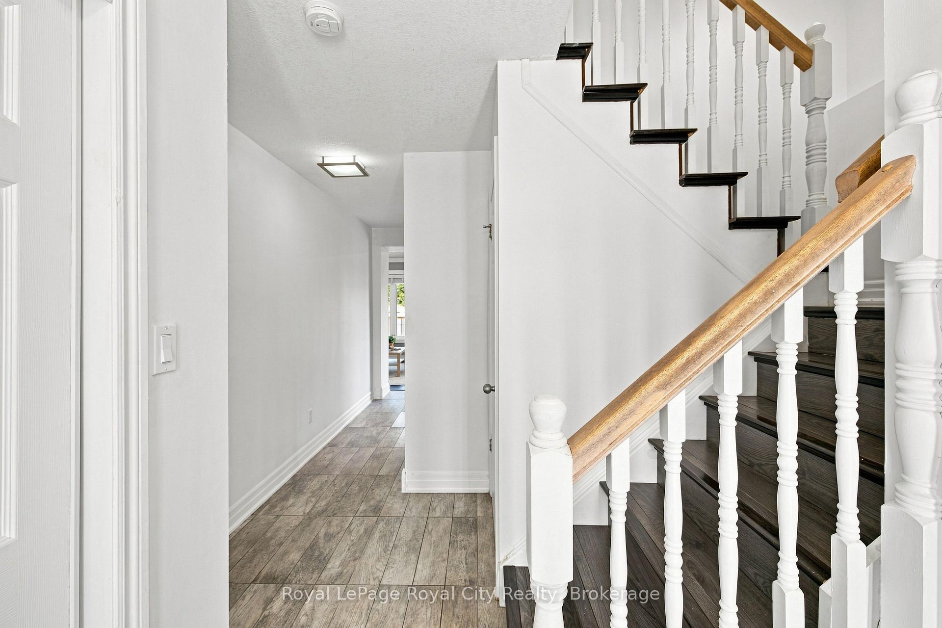 Photo 5 of 452 Millburn Boulevard, Centre Wellington, Fergus — HOMEH