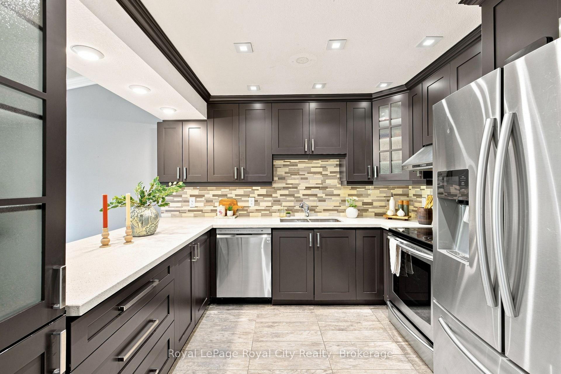 Photo 7 of 452 Millburn Boulevard, Centre Wellington, Fergus — HOMEH