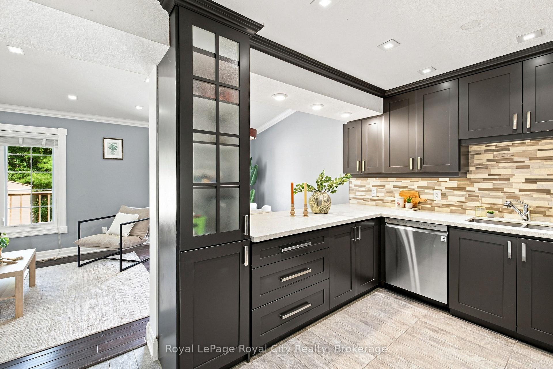 Photo 9 of 452 Millburn Boulevard, Centre Wellington, Fergus — HOMEH