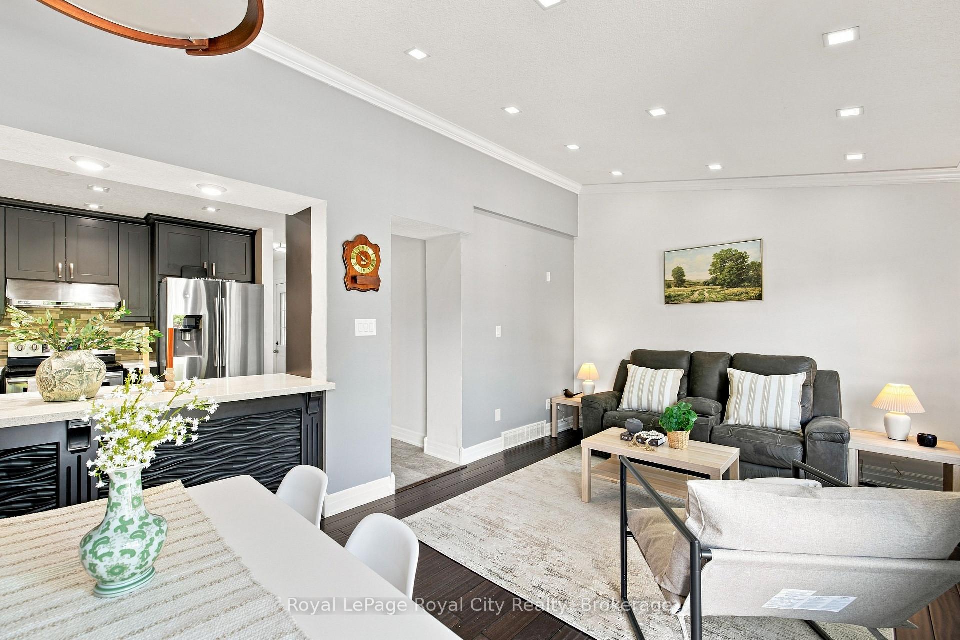 Photo 12 of 452 Millburn Boulevard, Centre Wellington, Fergus — HOMEH