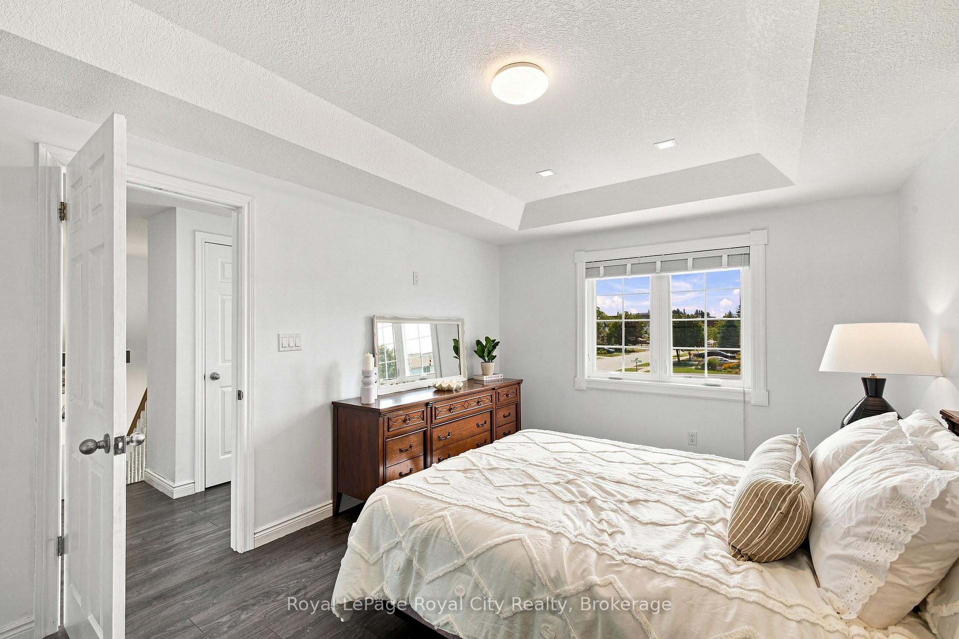 Photo 20 of 452 Millburn Boulevard, Centre Wellington, Fergus — HOMEH