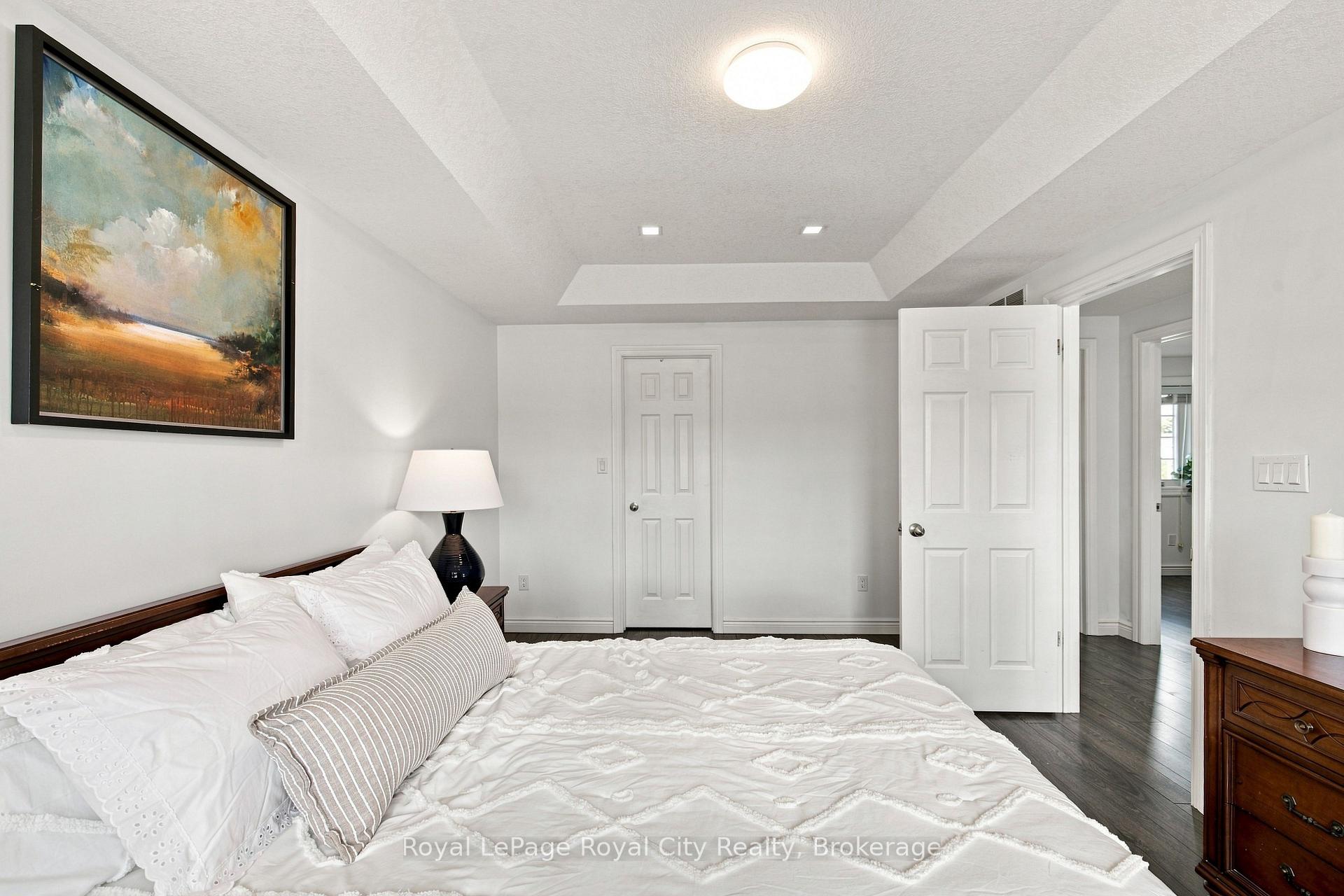 Photo 21 of 452 Millburn Boulevard, Centre Wellington, Fergus — HOMEH