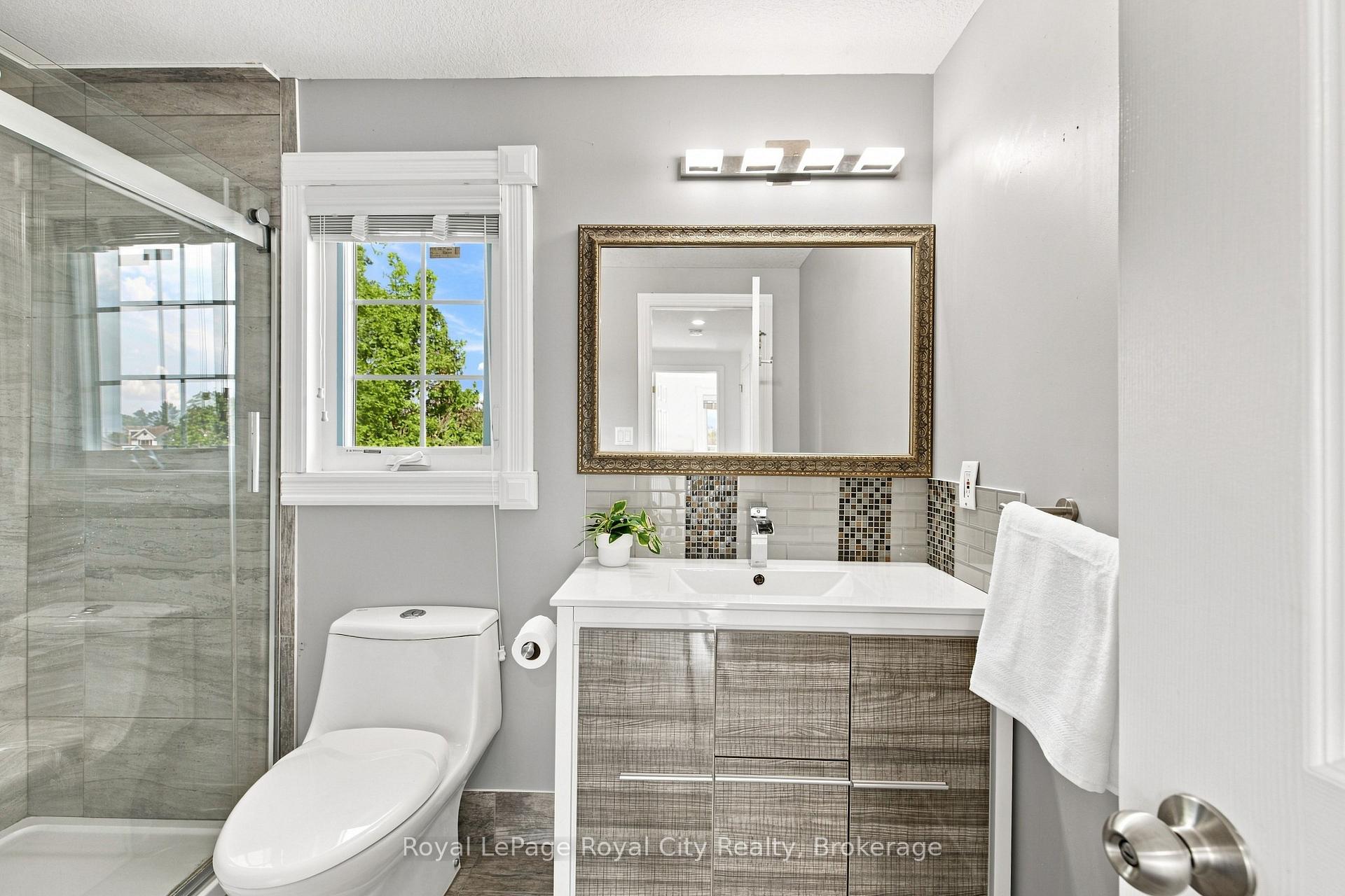 Photo 22 of 452 Millburn Boulevard, Centre Wellington, Fergus — HOMEH