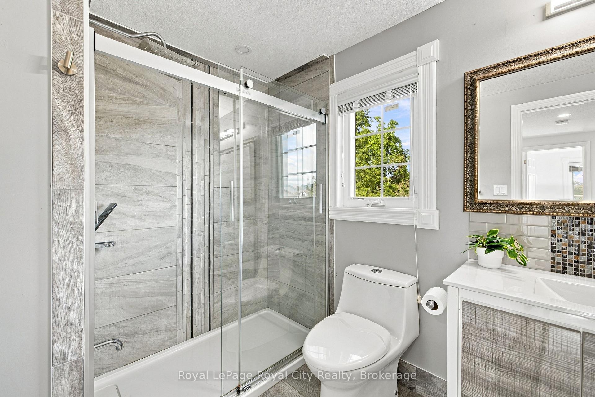 Photo 23 of 452 Millburn Boulevard, Centre Wellington, Fergus — HOMEH