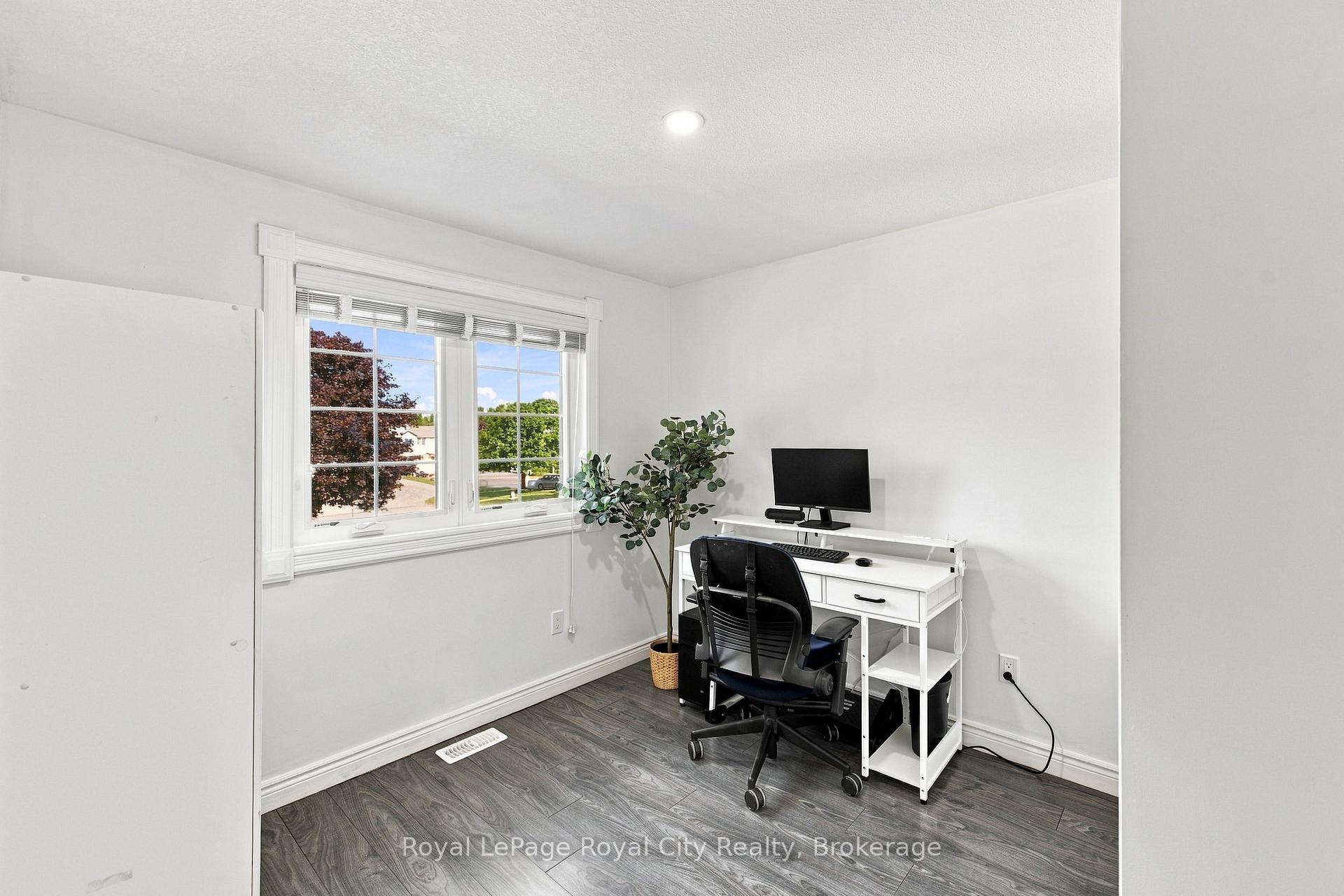 Photo 24 of 452 Millburn Boulevard, Centre Wellington, Fergus — HOMEH