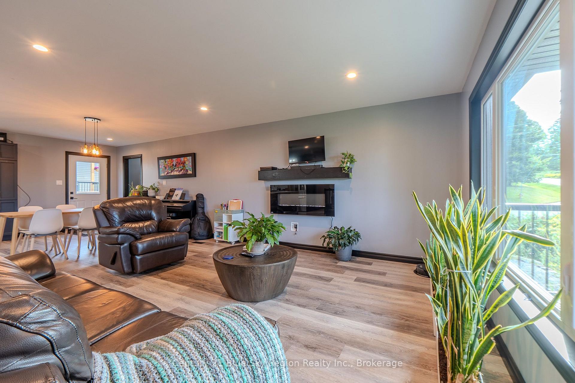 Photo 8 of 39 Tupper Drive, North Bay, Airport — HOMEH